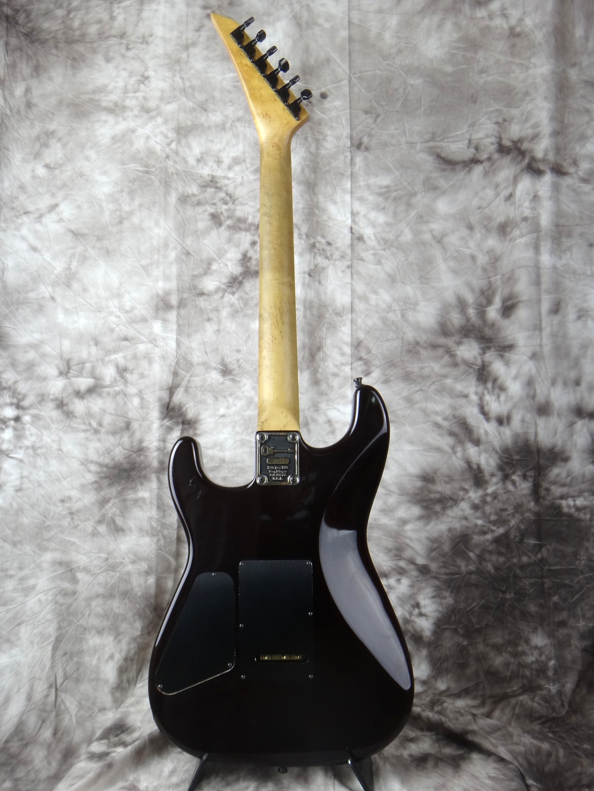 Charvel-San-Dimas-1983-black-cherry-004.JPG