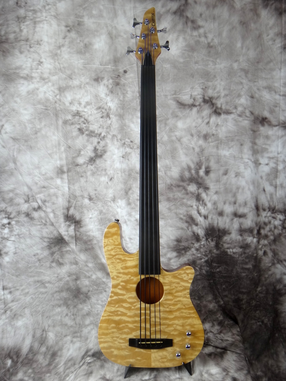 Carvin-AC-40-f-fretless-acoustic-bass-001.JPG