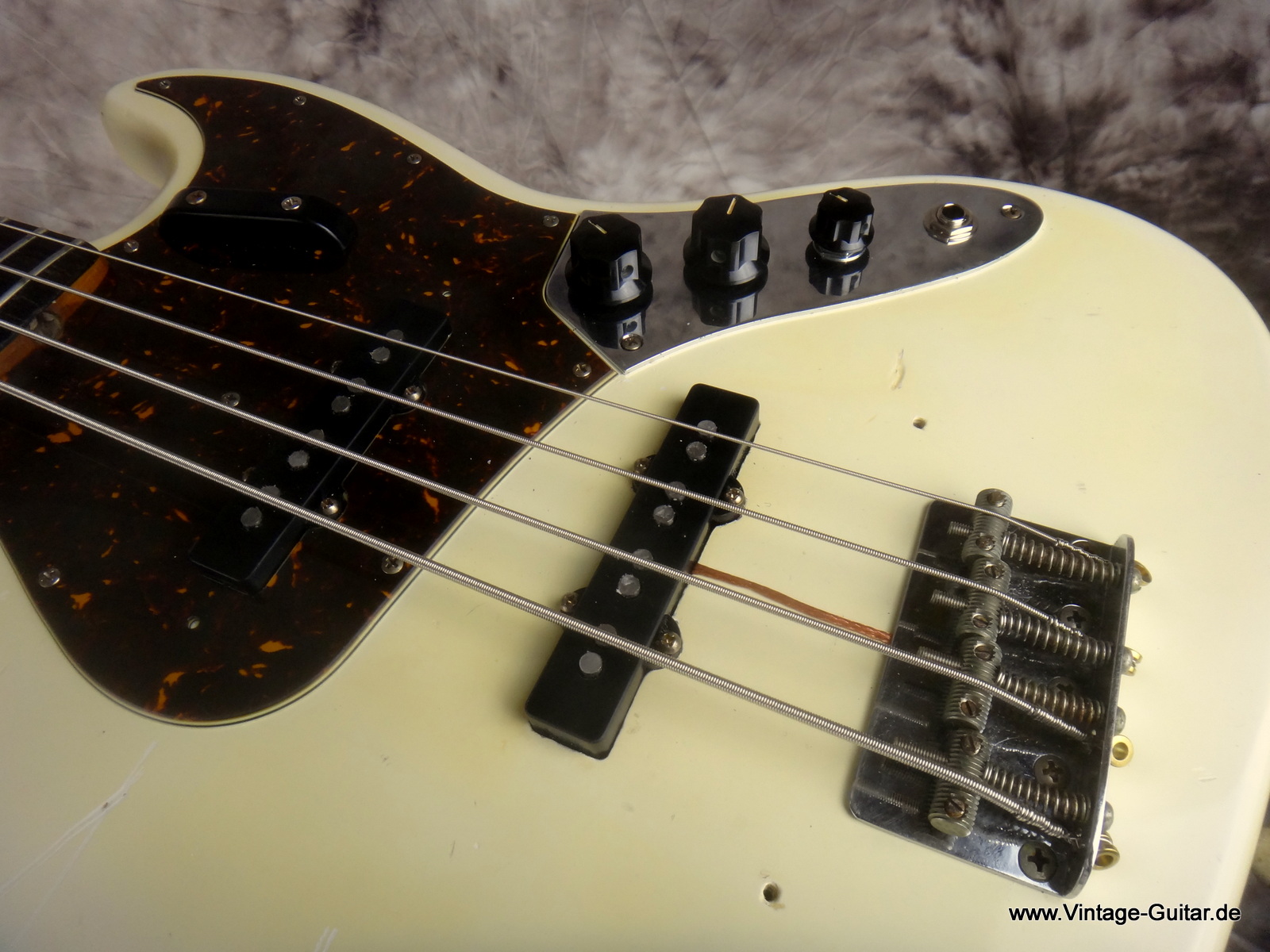 Fender_Jazz-Bass_1963-olympic-white-009.JPG