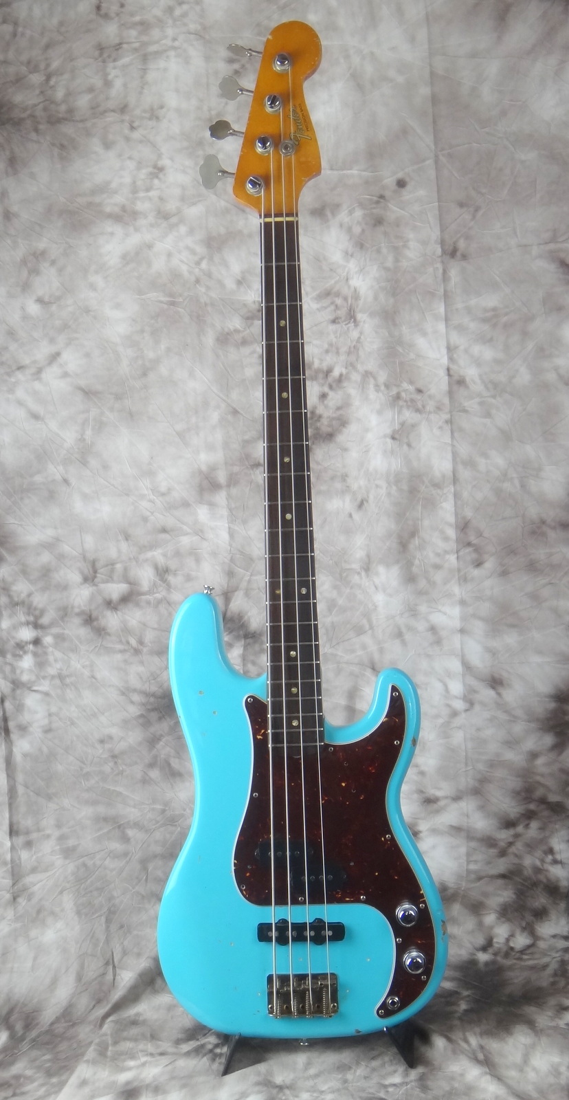 FENDER Precision Bass