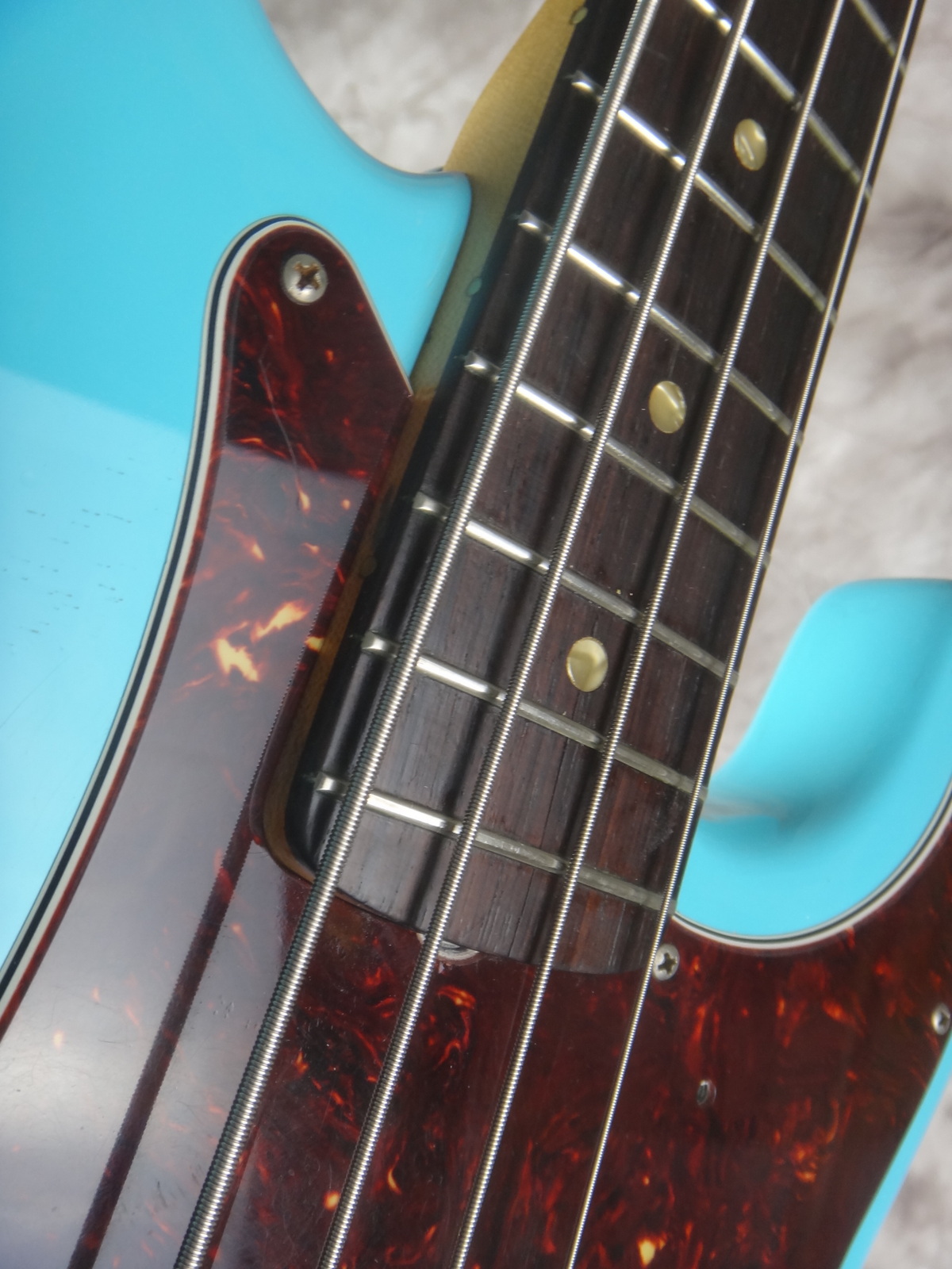 Fender-Precision-Bass_Refinished-blue_1965-007.JPG