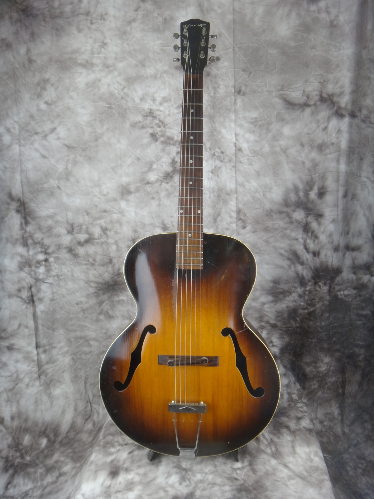 Kalamazoo-KG-31-1935-Gibson-made-001.JPG