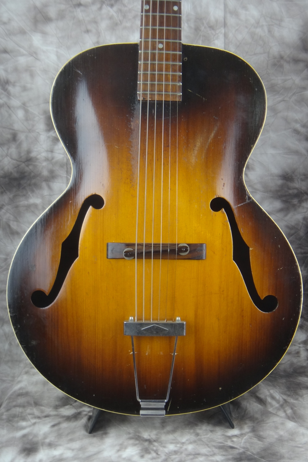 Kalamazoo-KG-31-1935-Gibson-made-002.JPG