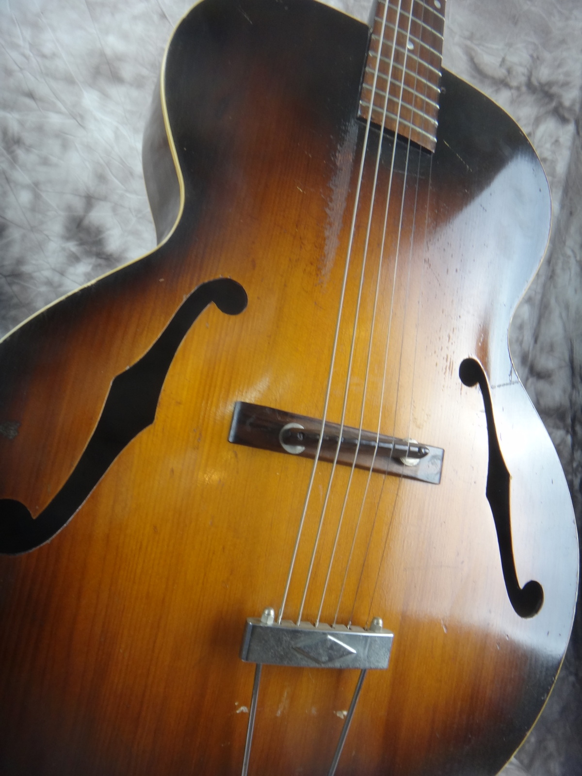 Kalamazoo-KG-31-1935-Gibson-made-008.JPG