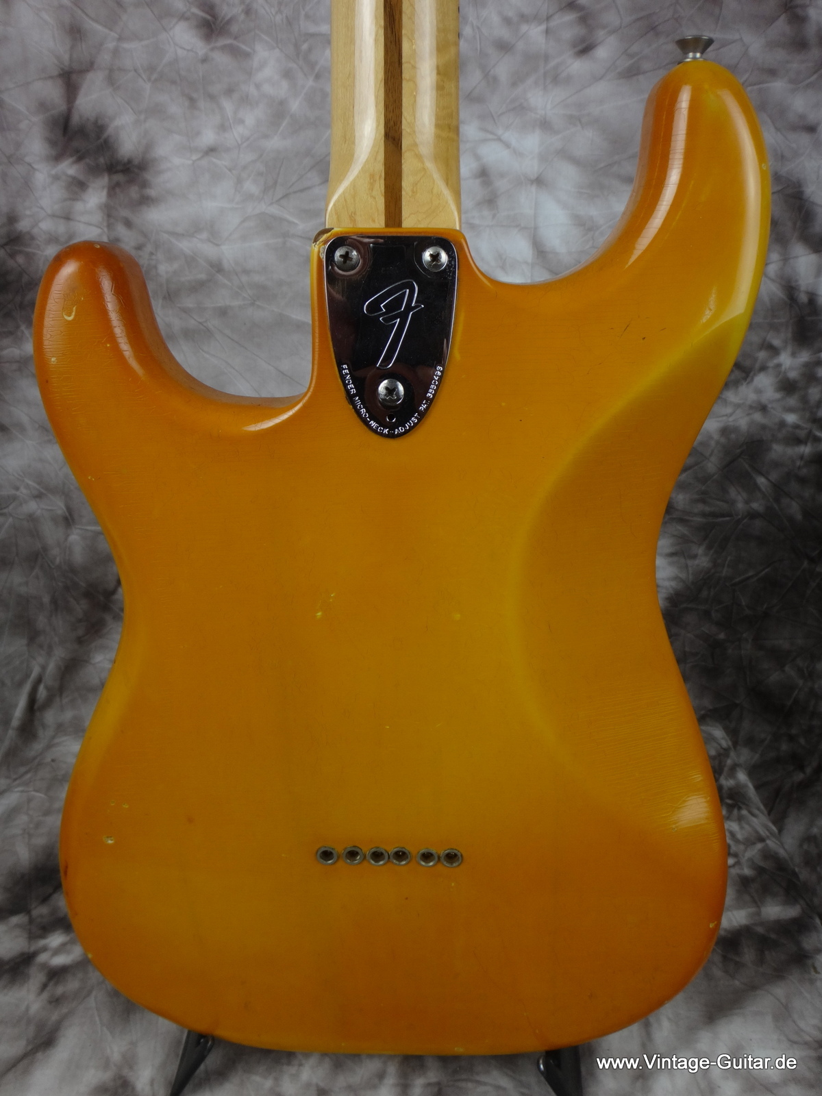 Fender-Stratocaster_1979-olympic-white-yellowed-faded-004.jpg