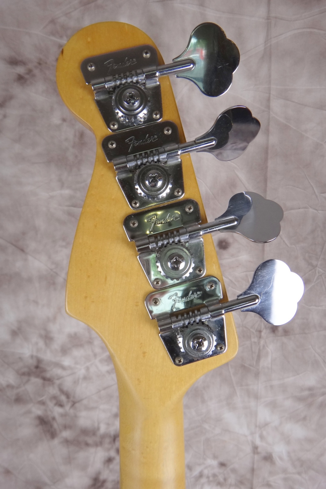 Fender-Precision-Bass_1978_white-refinish-005.JPG