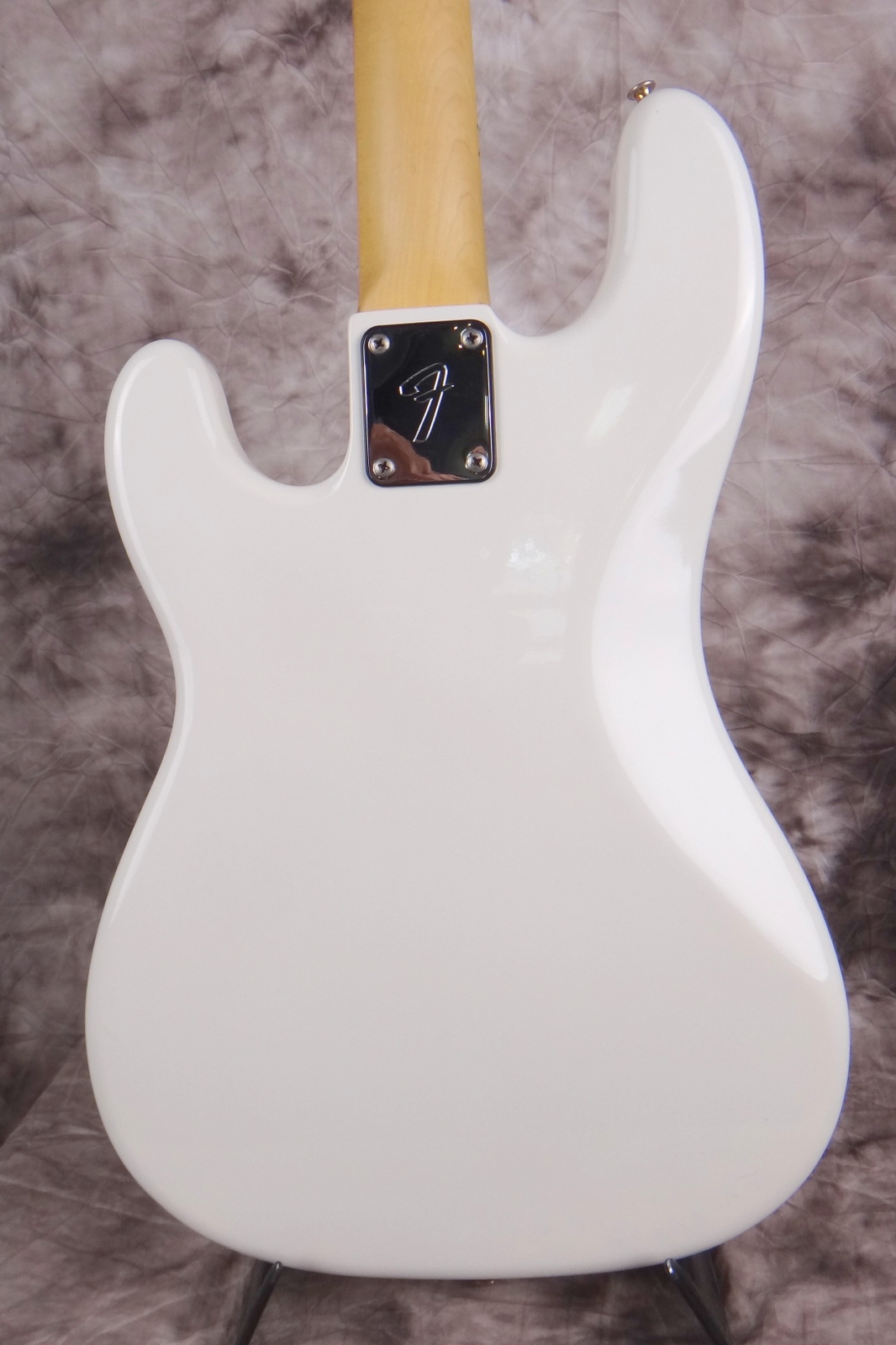 Fender-Precision-Bass_1978_white-refinish-006.JPG