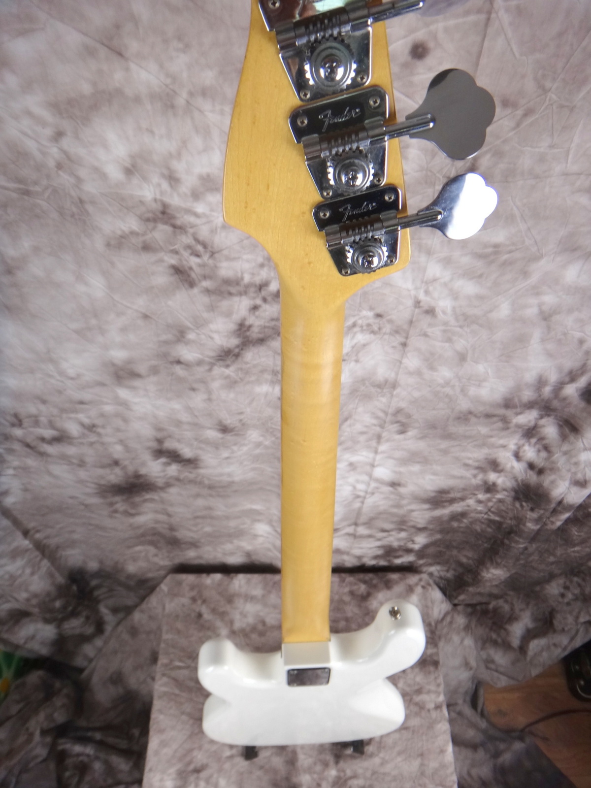 Fender-Precision-Bass_1978_white-refinish-007.JPG