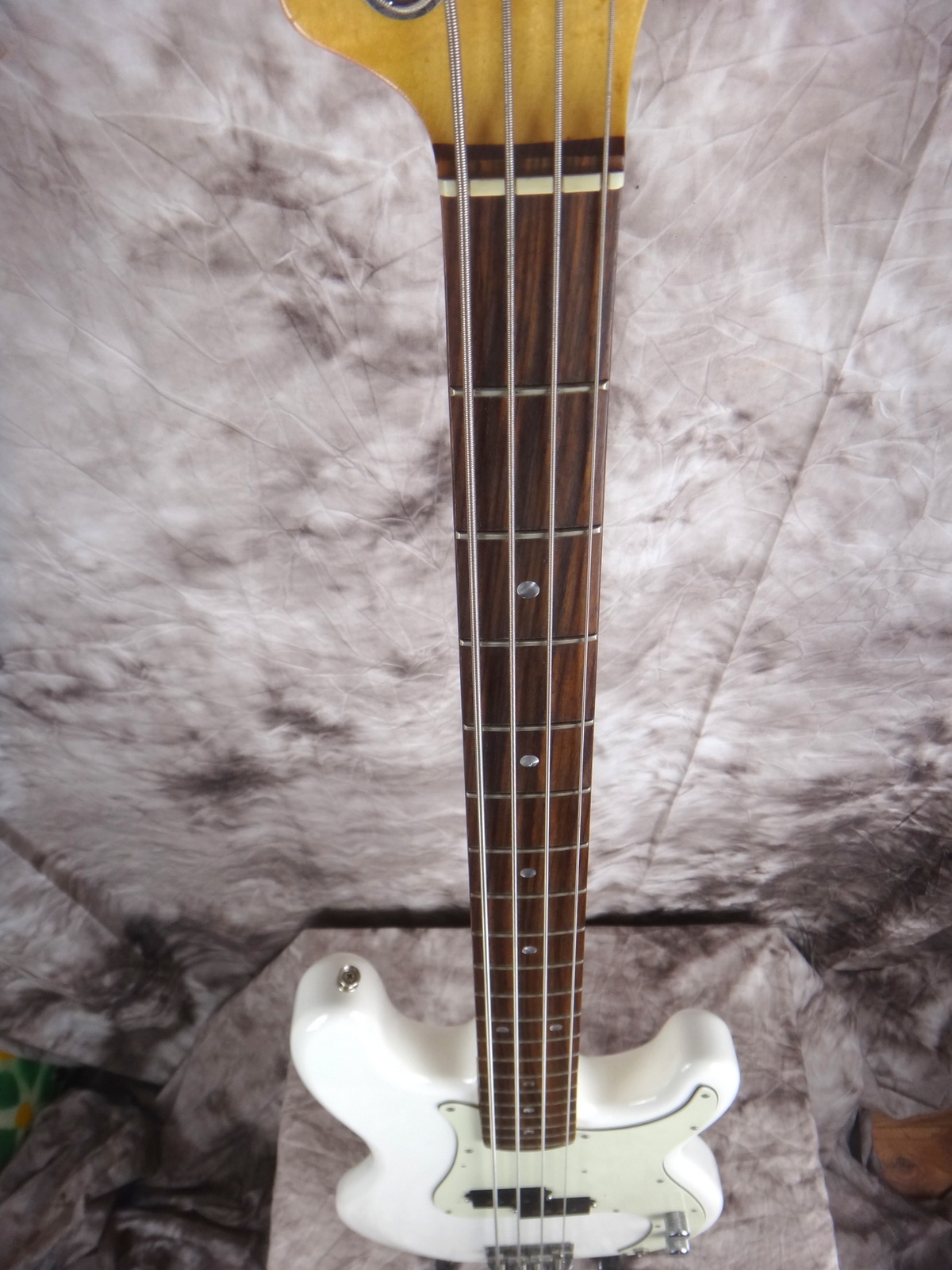 Fender-Precision-Bass_1978_white-refinish-008.JPG
