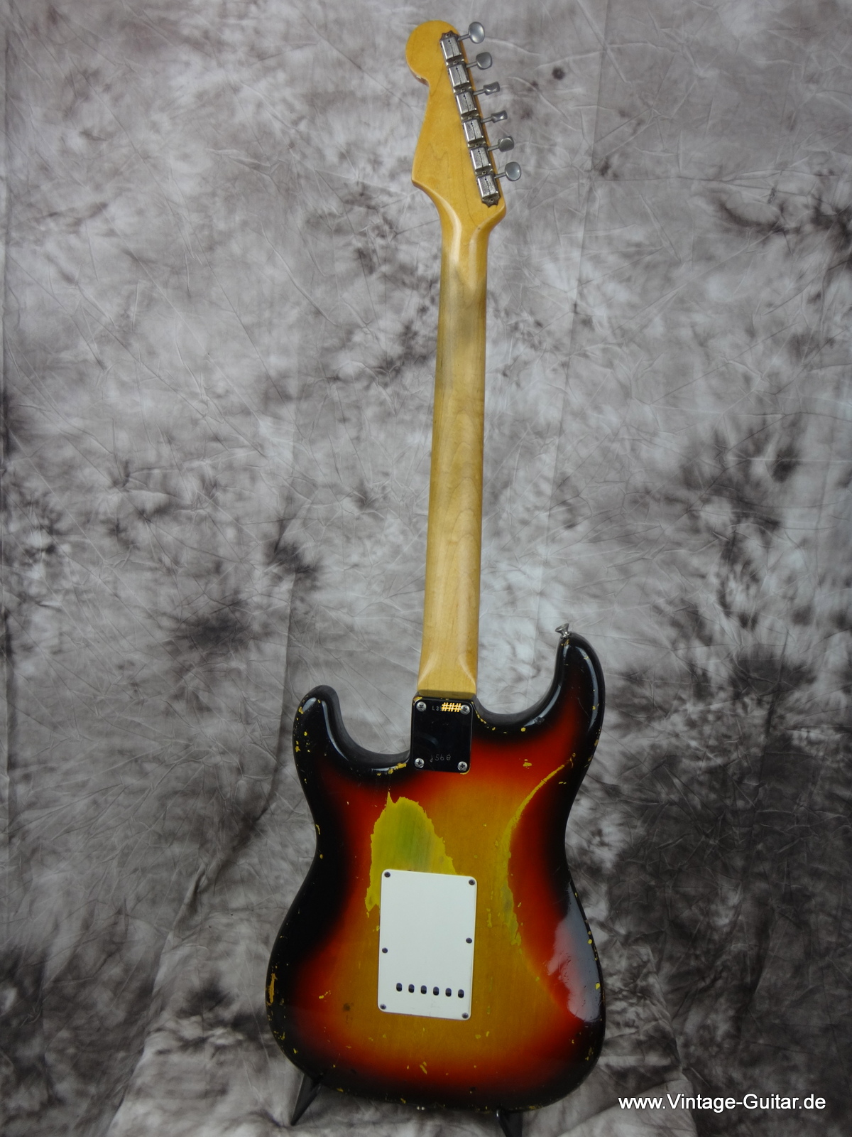Stratocaster-Fender_1963-sunburst-case-hagstrom_greenguard_spaghetti_logo_002-002.jpg