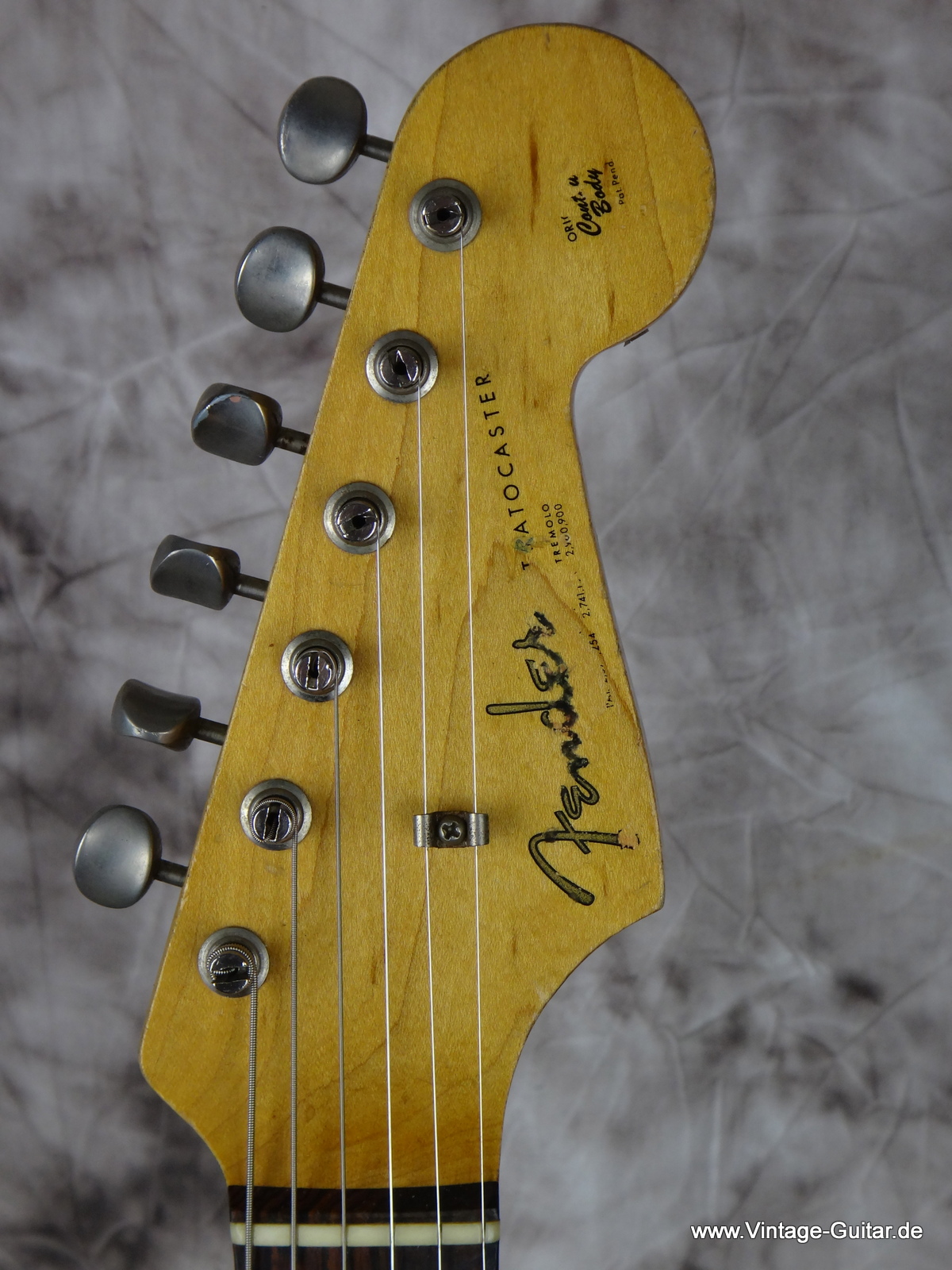Stratocaster-Fender_1963-sunburst-case-hagstrom_greenguard_spaghetti_logo_002-004.jpg