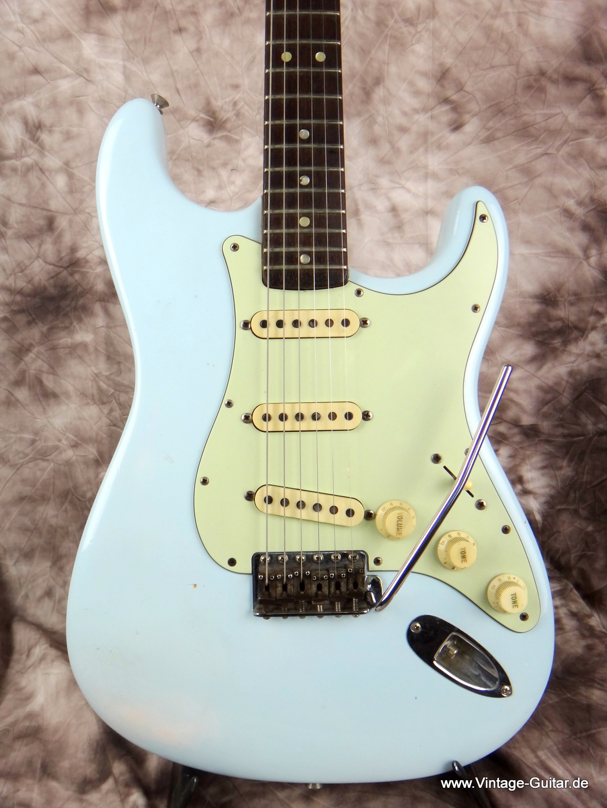 Fender_Stratocaster_1967-refinished-sonic-blue-002.JPG
