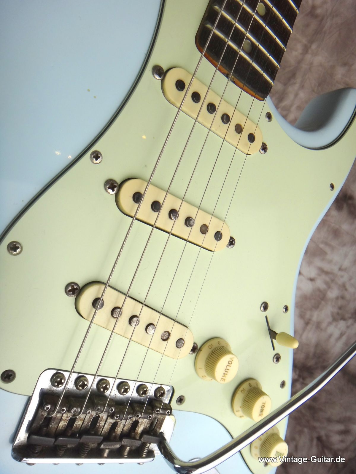 Fender_Stratocaster_1967-refinished-sonic-blue-011.JPG