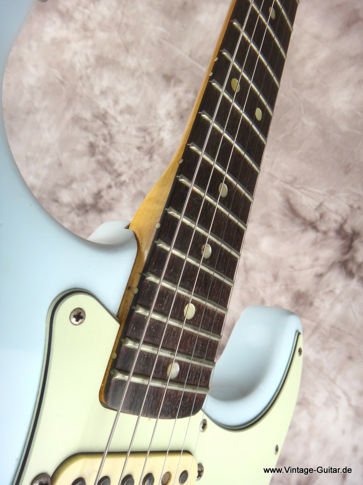 Fender_Stratocaster_1967-refinished-sonic-blue-012.JPG