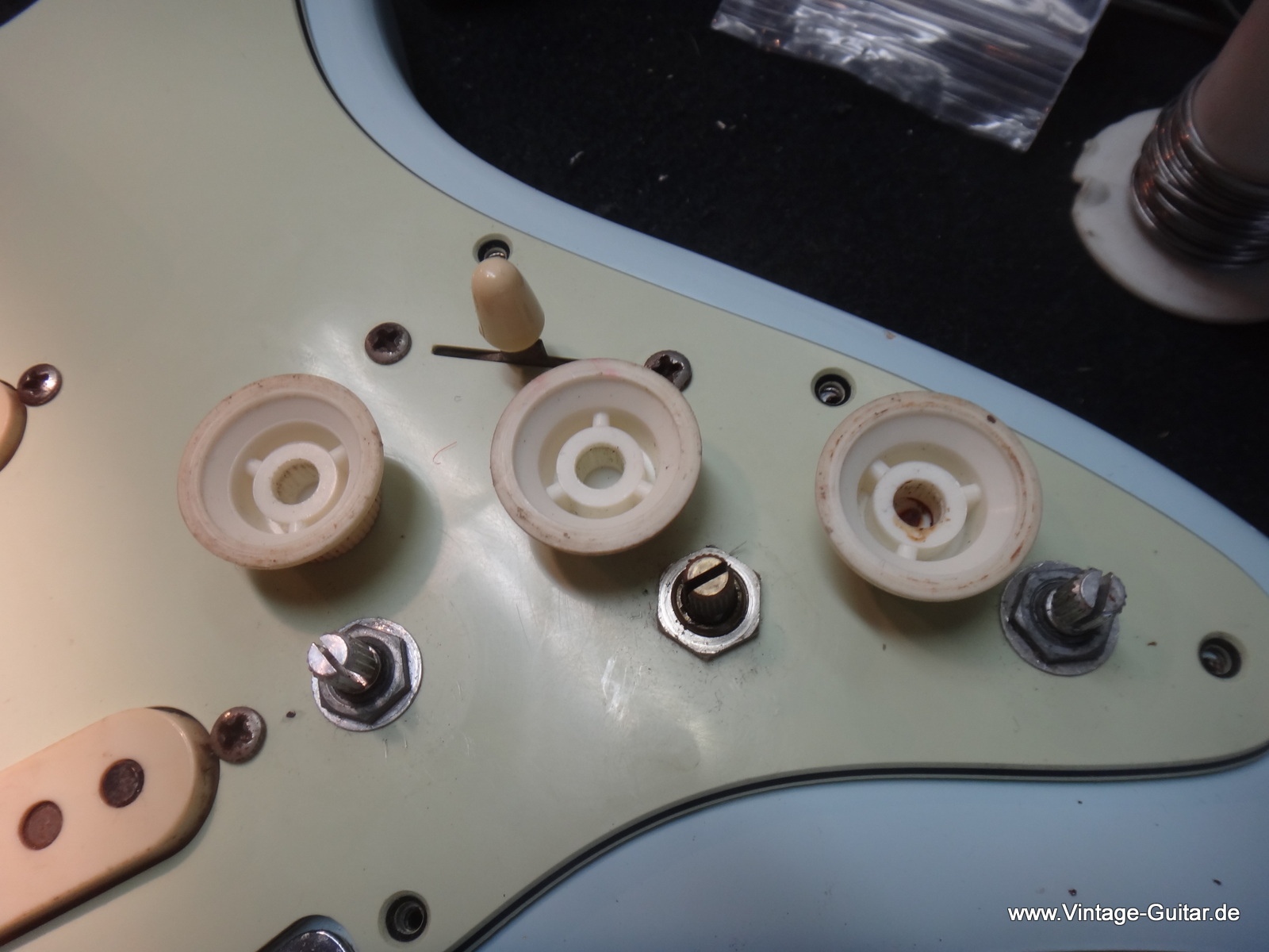 G-Fender-Stratocaster-1966-sonic-blue-016.JPG