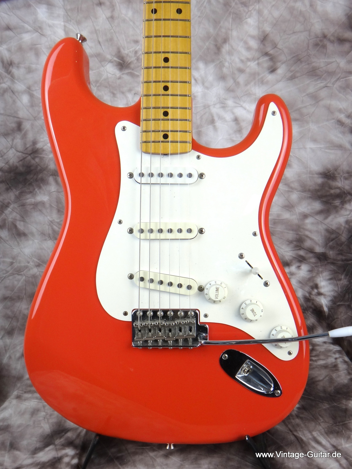 Fender-Stratocaster-Hank-Marvin-Japan-made-1995-fiesta-red-002.JPG