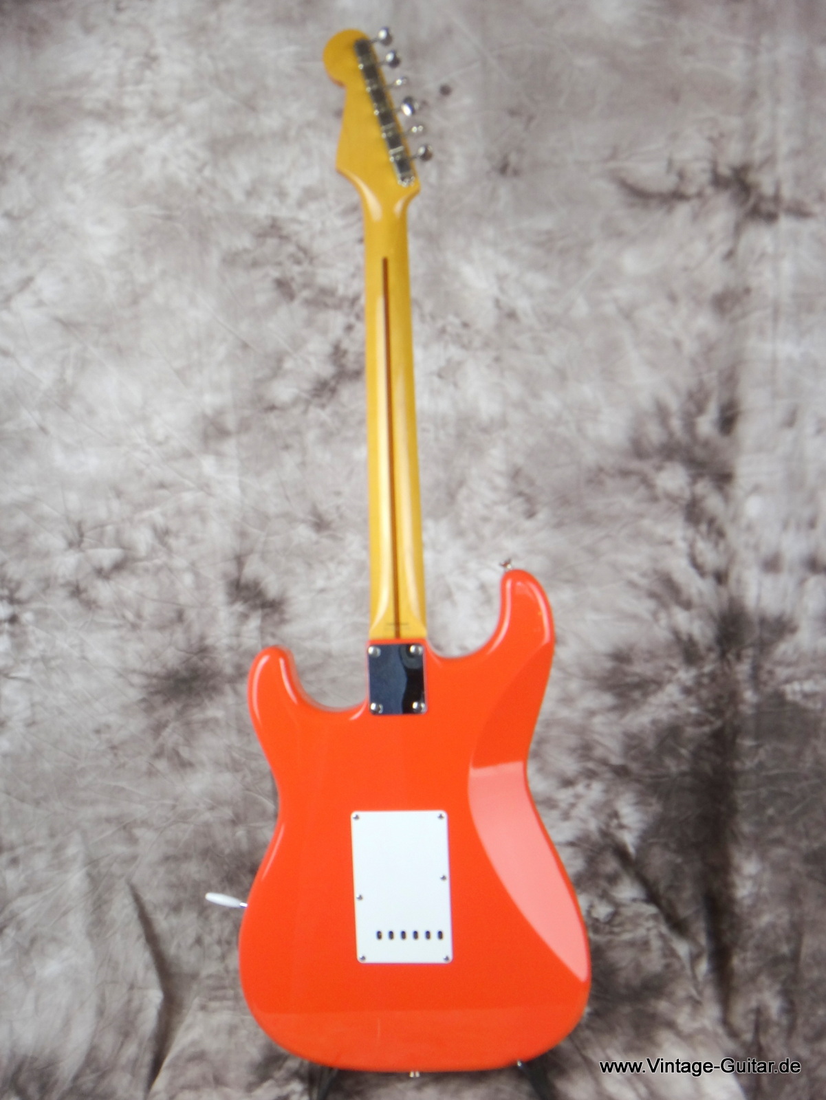 Fender-Stratocaster-Hank-Marvin-Japan-made-1995-fiesta-red-003.JPG