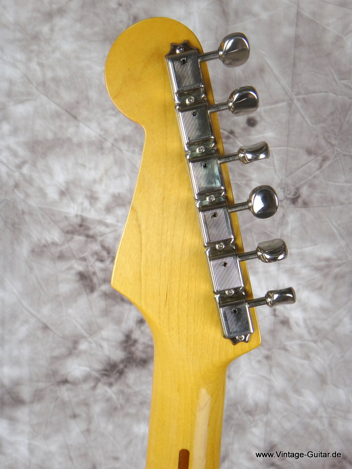 Fender-Stratocaster-Hank-Marvin-Japan-made-1995-fiesta-red-006.JPG