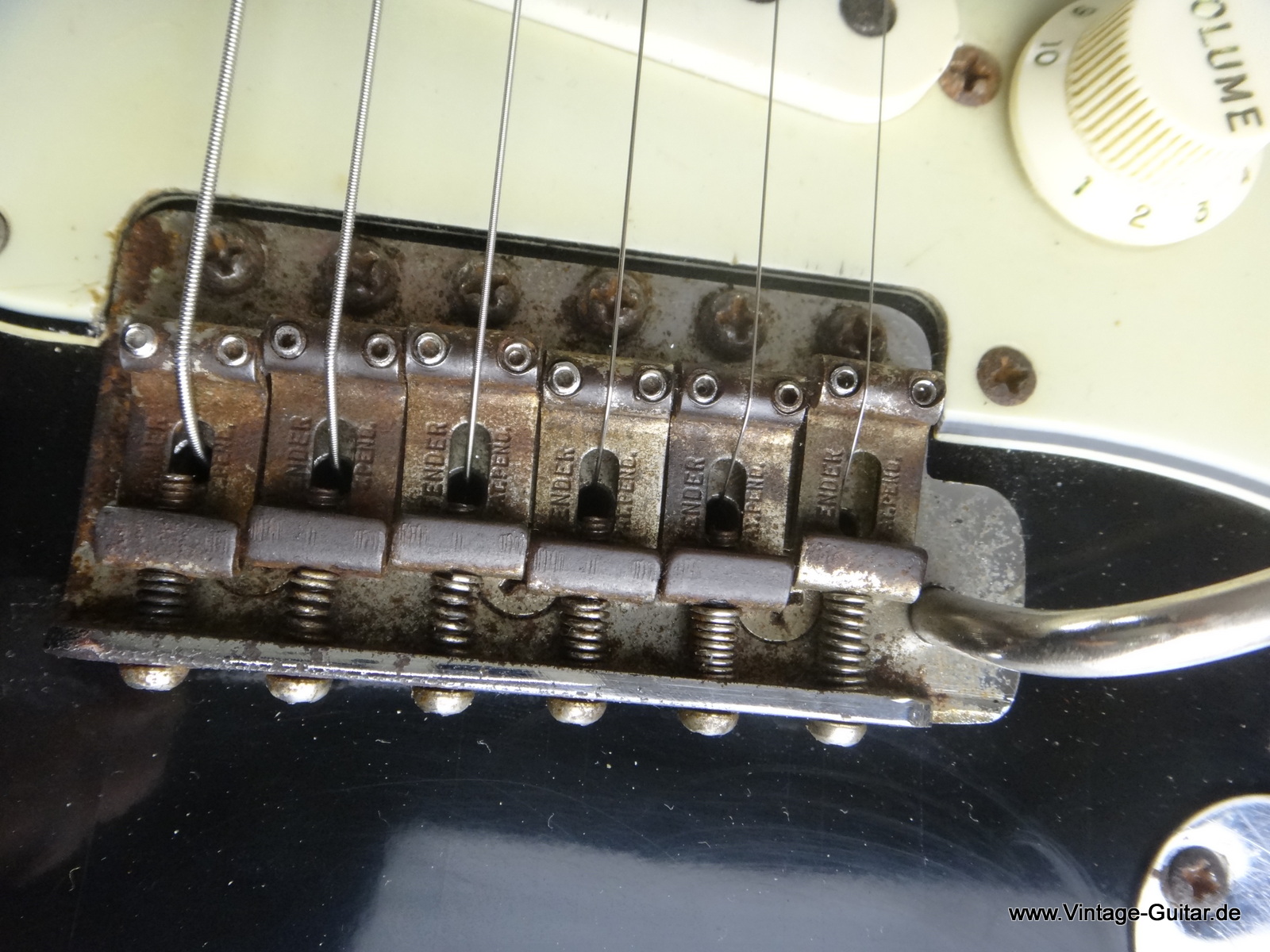 Fender_Stratocaster-black_refinish-1964-005.JPG