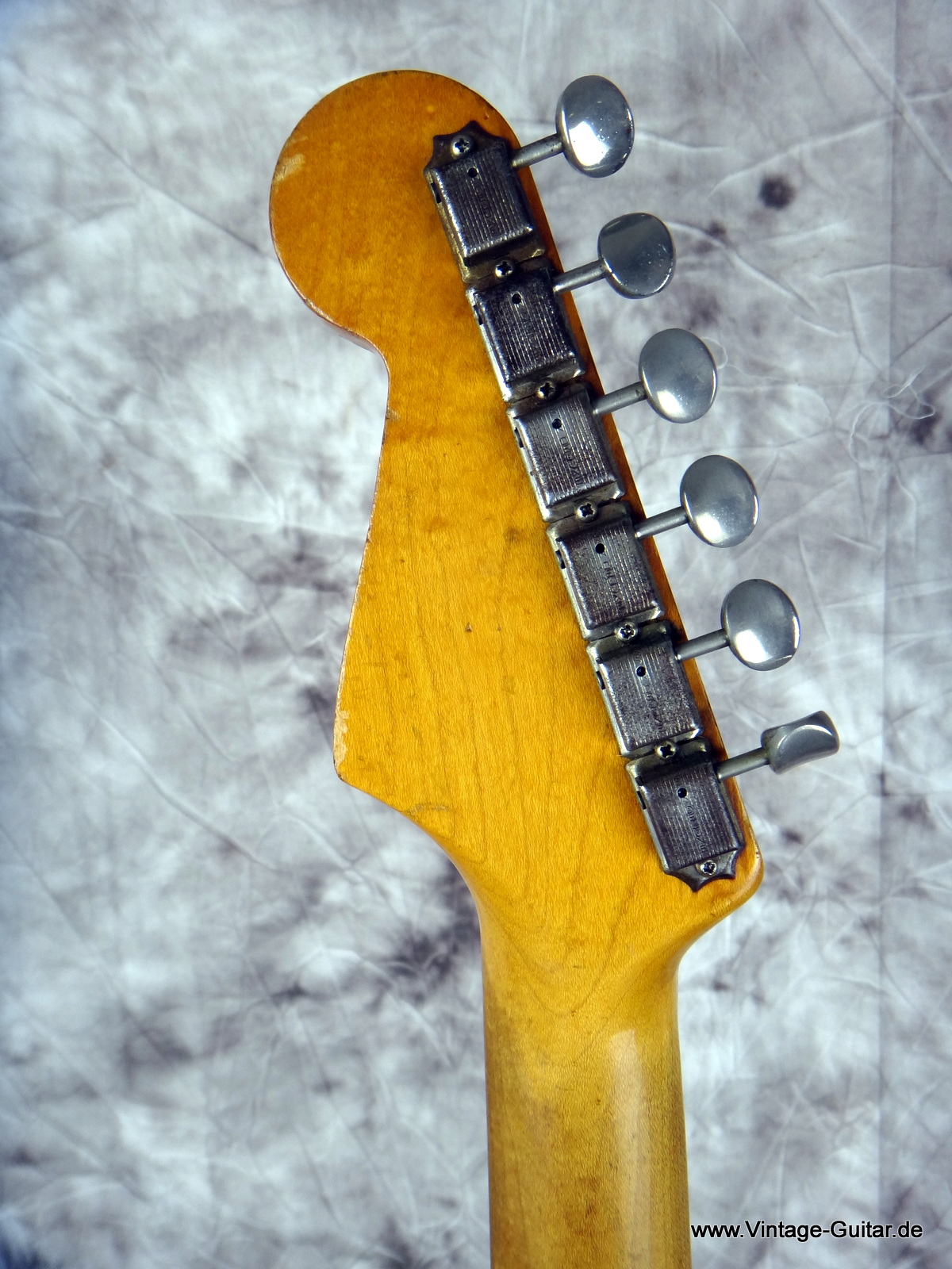 Fender_Stratocaster-black_refinish-1964-007.JPG