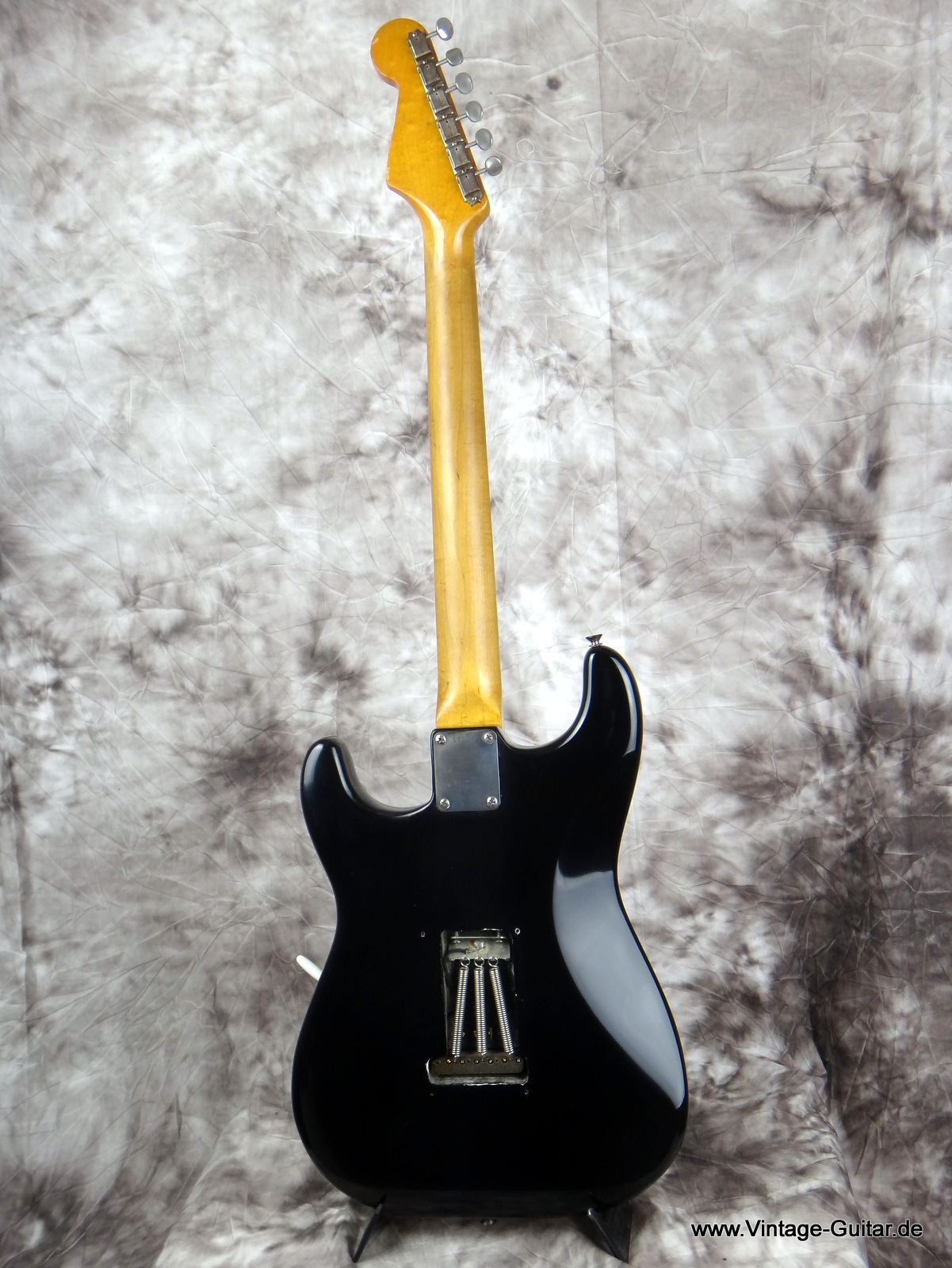 Fender_Stratocaster-black_refinish-1964-008.JPG