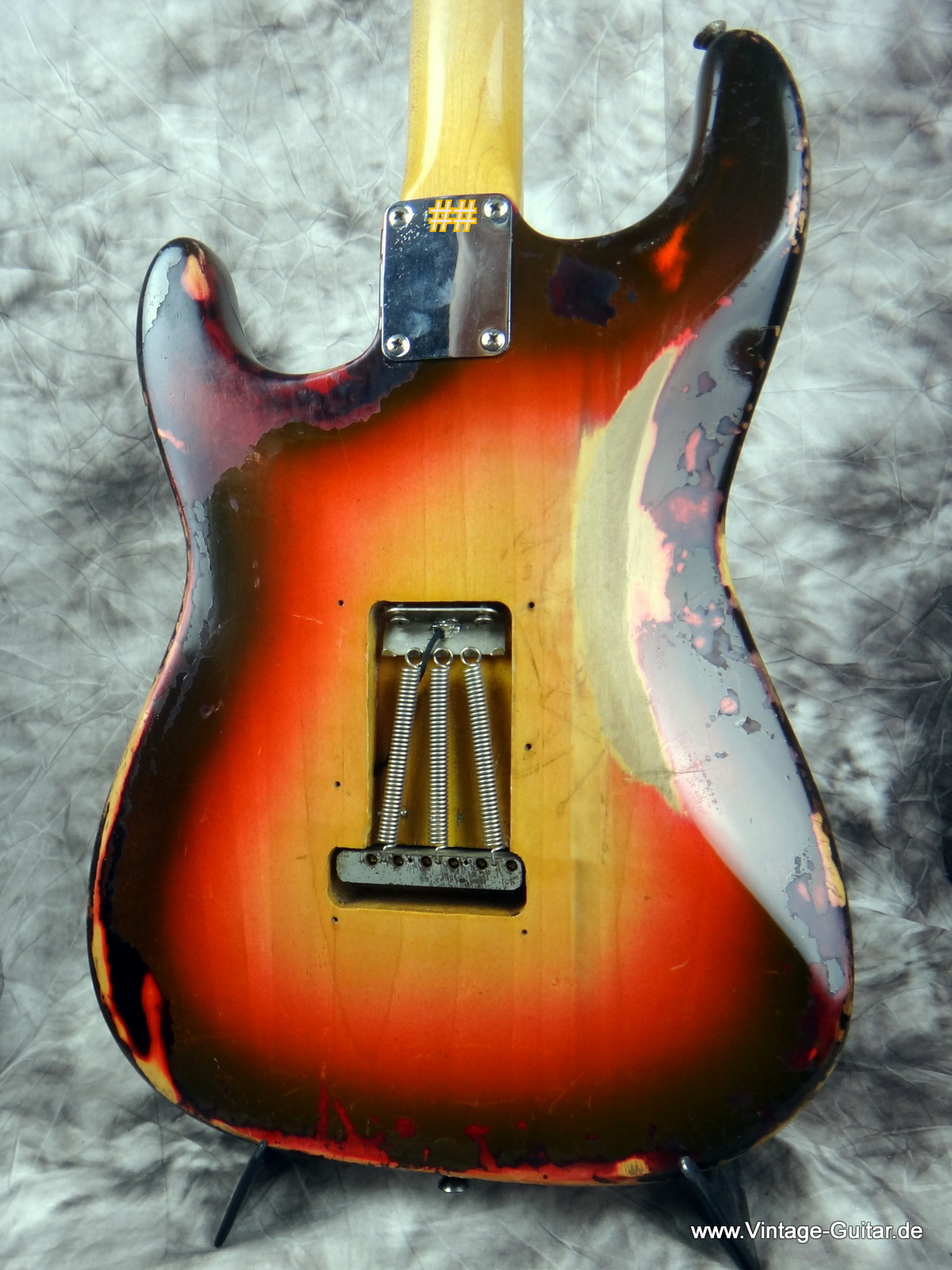 Fender_Stratocaster-1965_sunburst-refinished-004.JPG