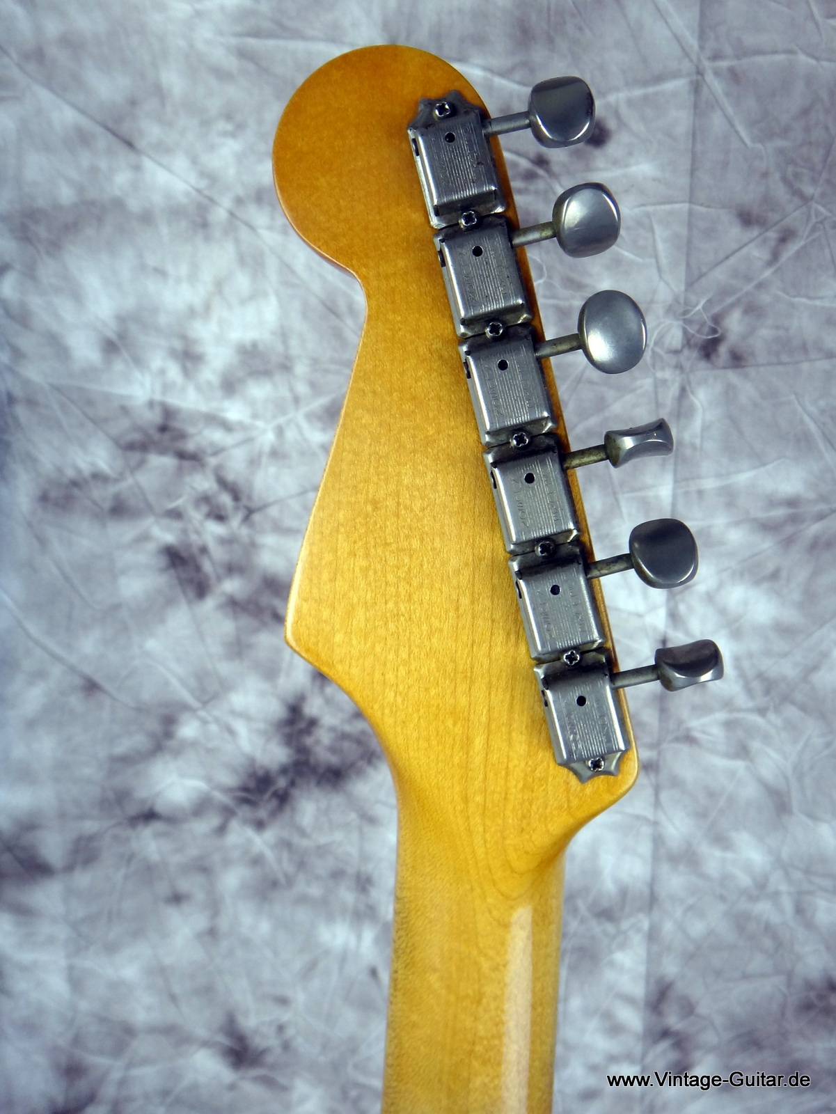 Fender_Stratocaster-1965_sunburst-refinished-006.JPG