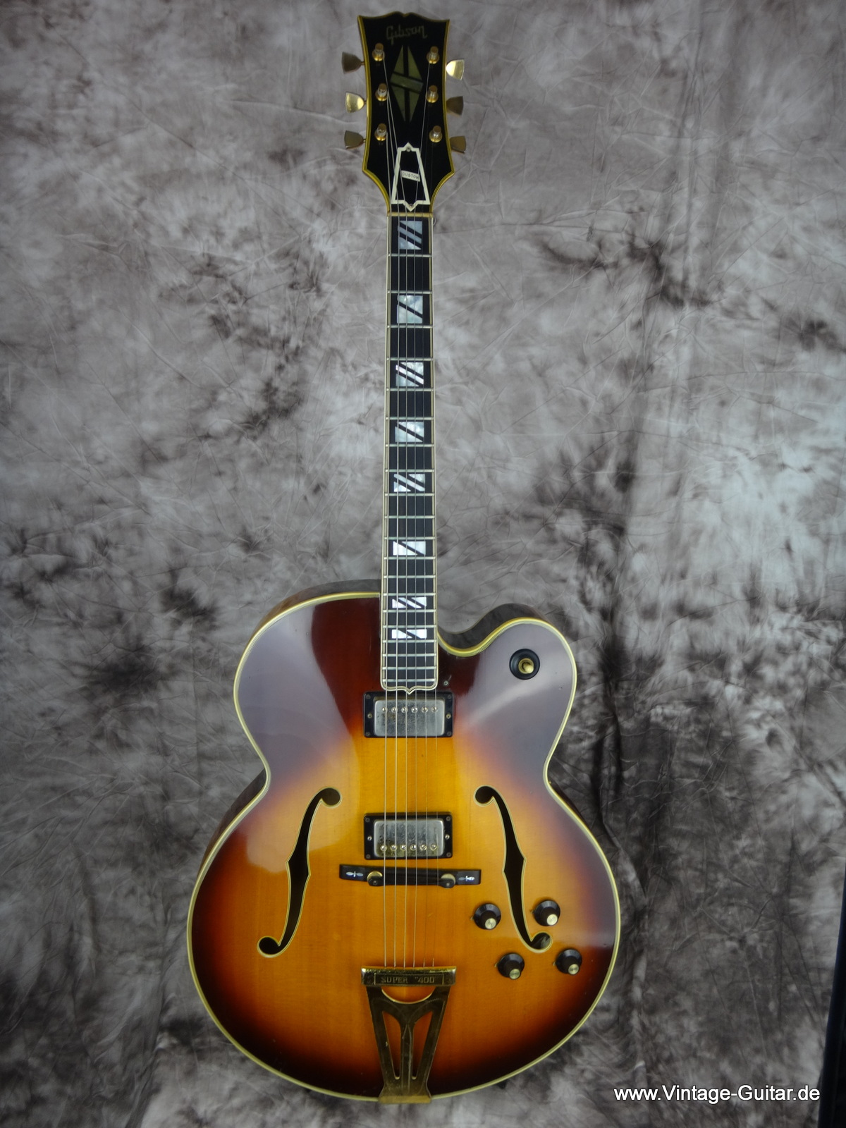 Gibson-super_400-CES-sunburst_1972-001.JPG