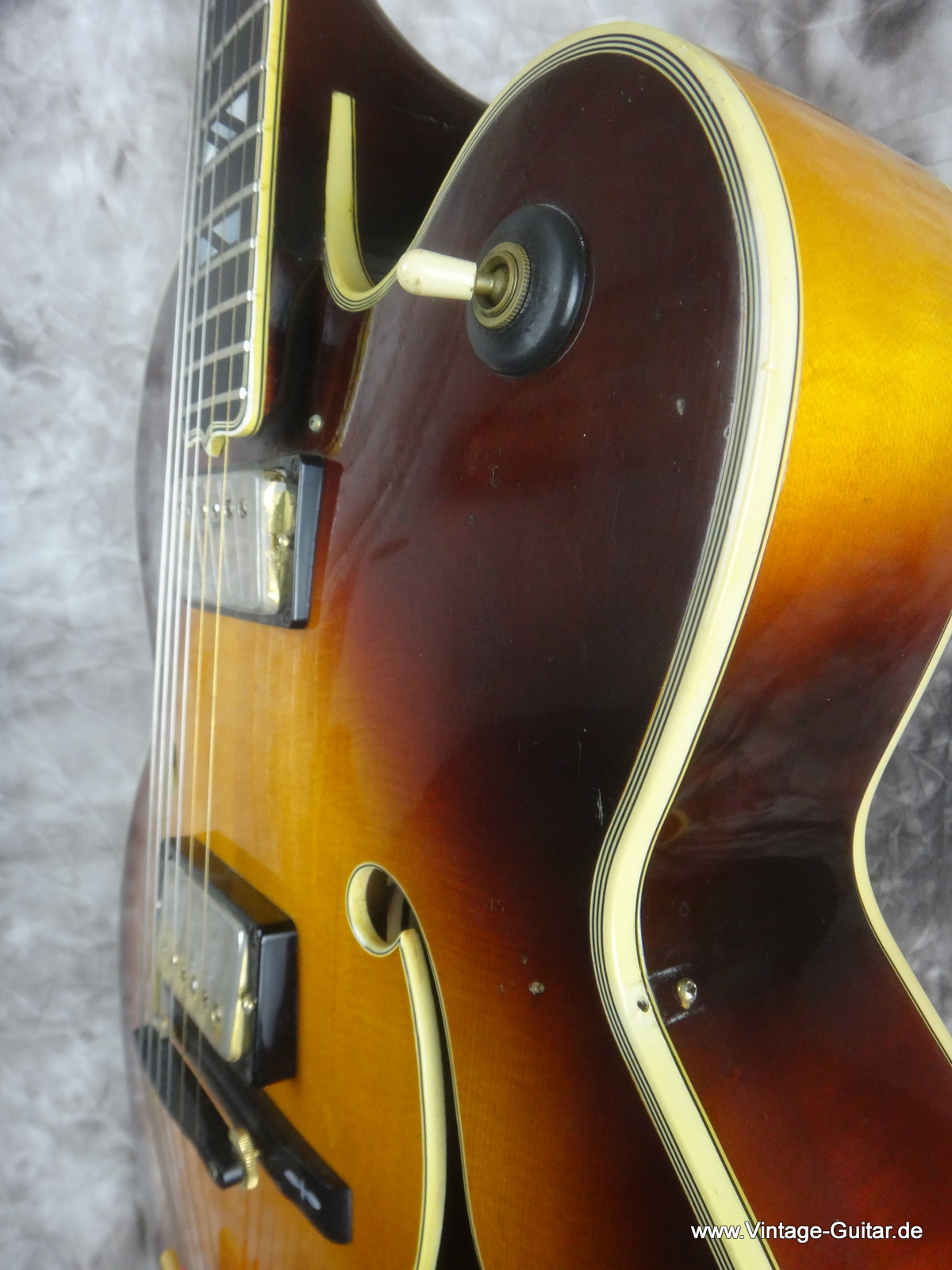 Gibson-super_400-CES-sunburst_1972-010.JPG