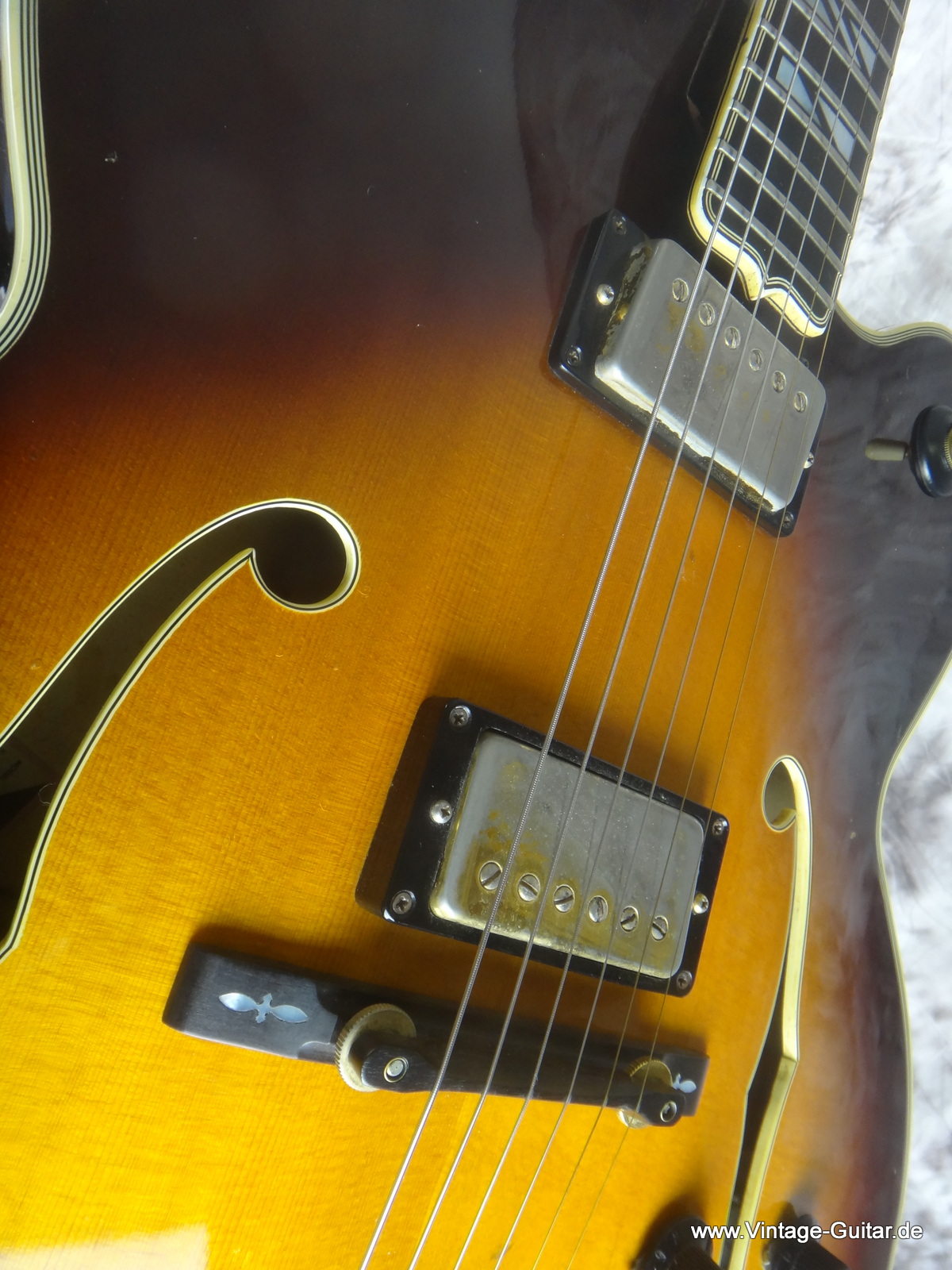 Gibson-super_400-CES-sunburst_1972-012.JPG