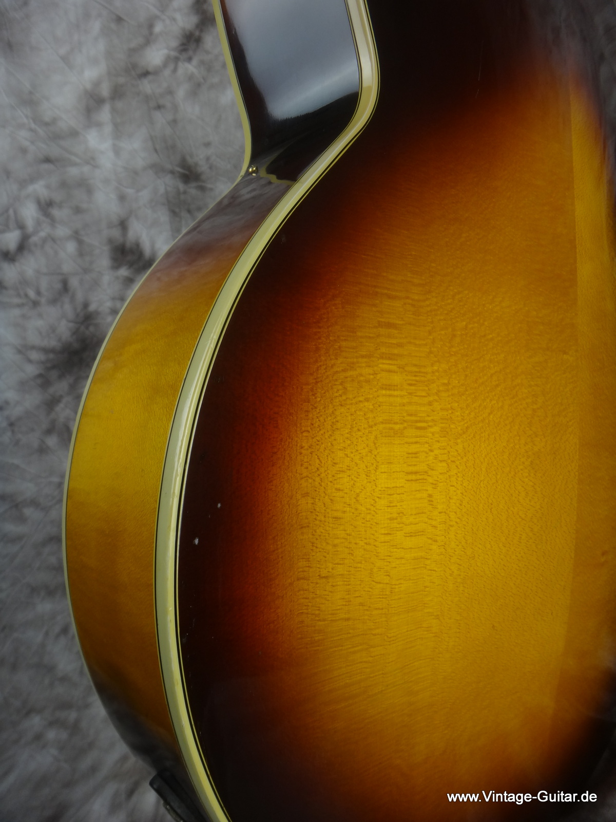 Gibson-super_400-CES-sunburst_1972-024.JPG