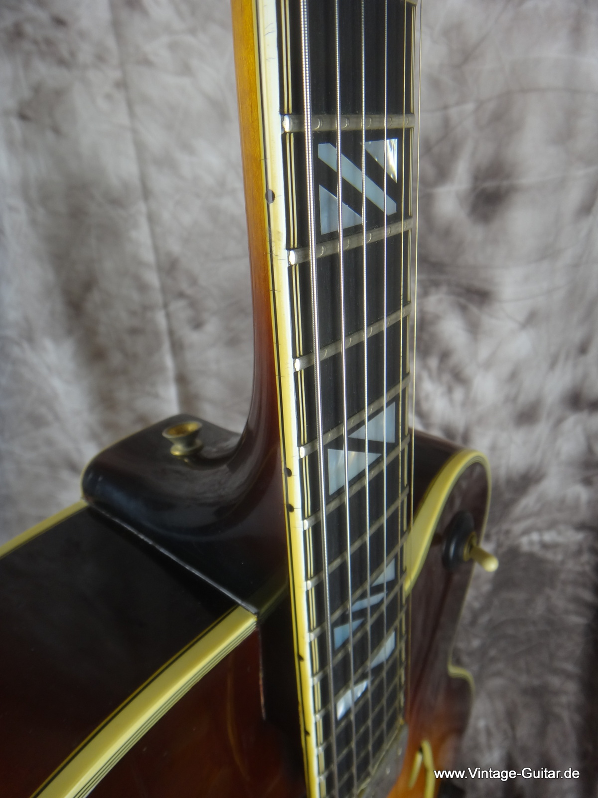 Gibson-super_400-CES-sunburst_1972-032.JPG