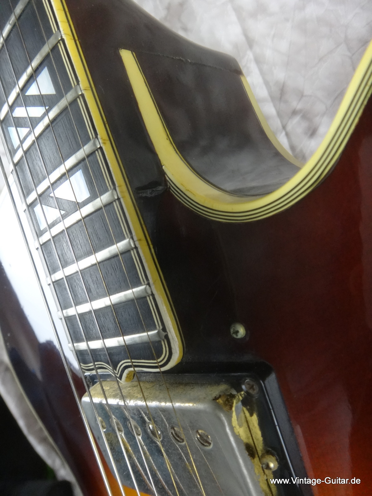 Gibson-super_400-CES-sunburst_1972-034.JPG