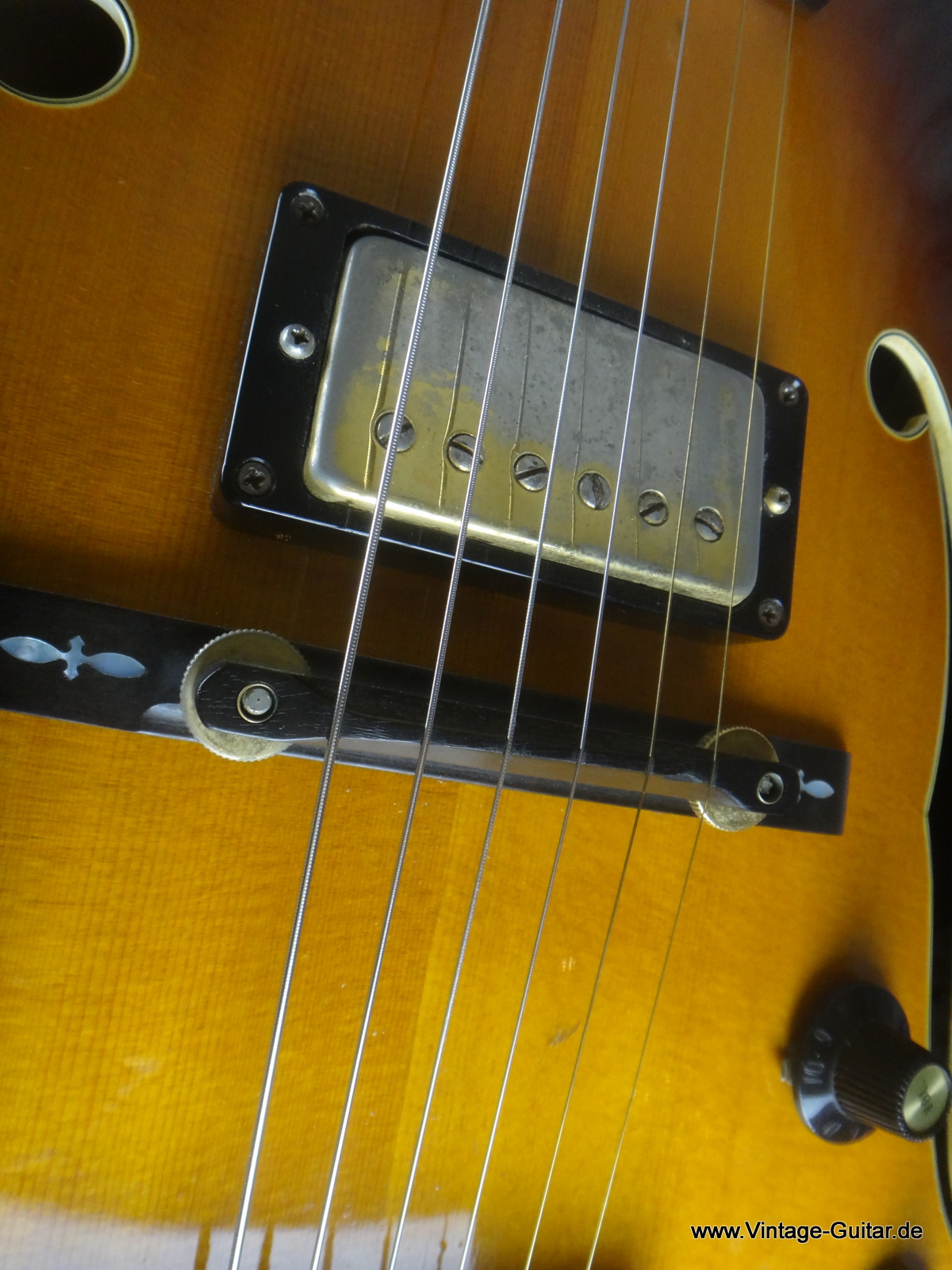 Gibson-super_400-CES-sunburst_1972-035.JPG