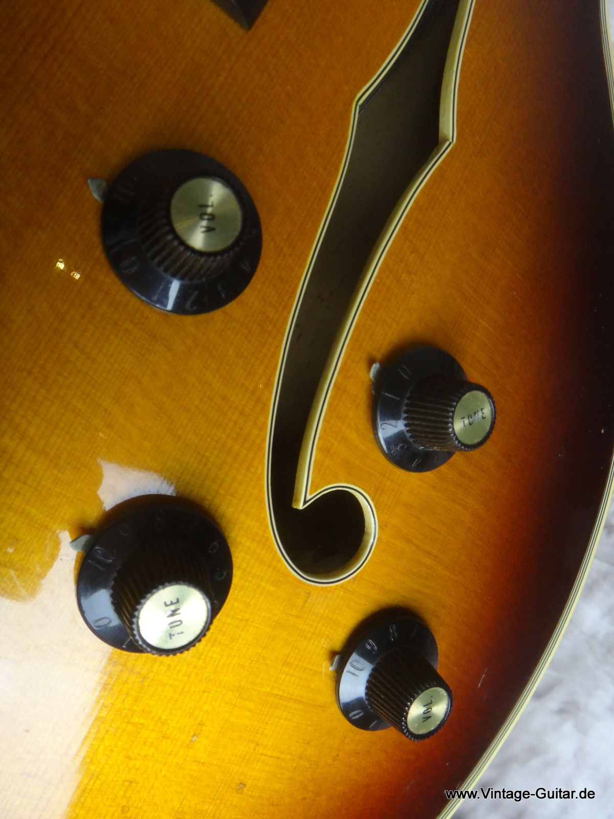 Gibson-super_400-CES-sunburst_1972-036.JPG