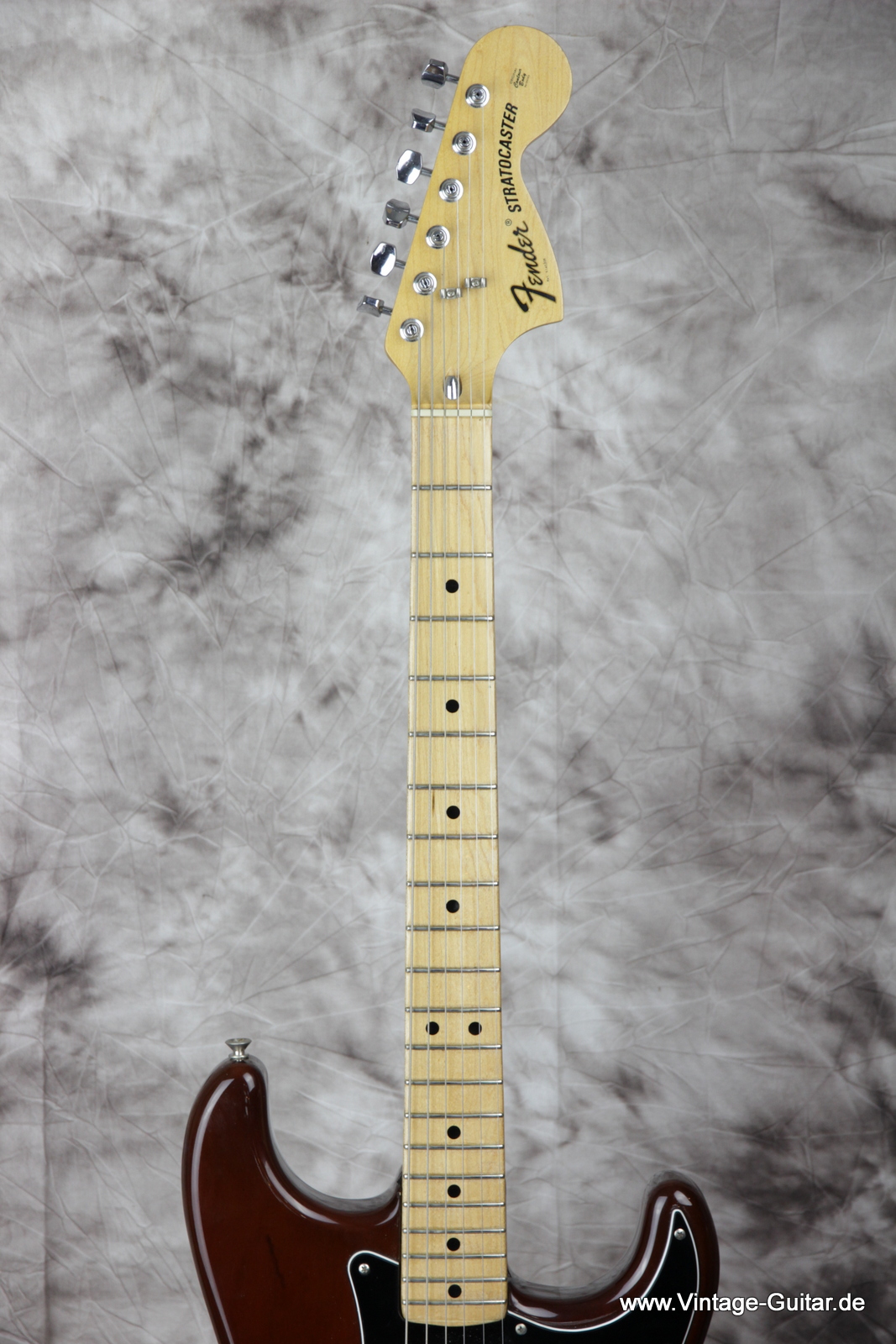Fender-Startocaster-mocca-mocha-1976-black-white-002.JPG