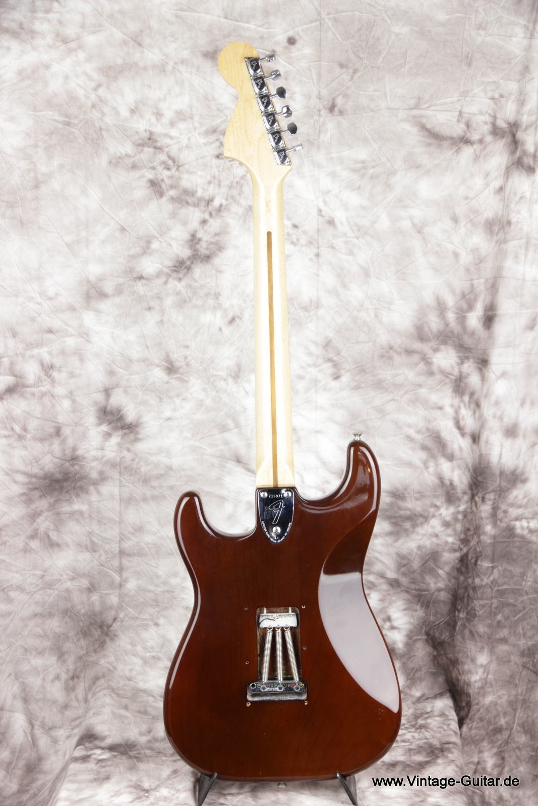 Fender-Startocaster-mocca-mocha-1976-black-white-004.JPG