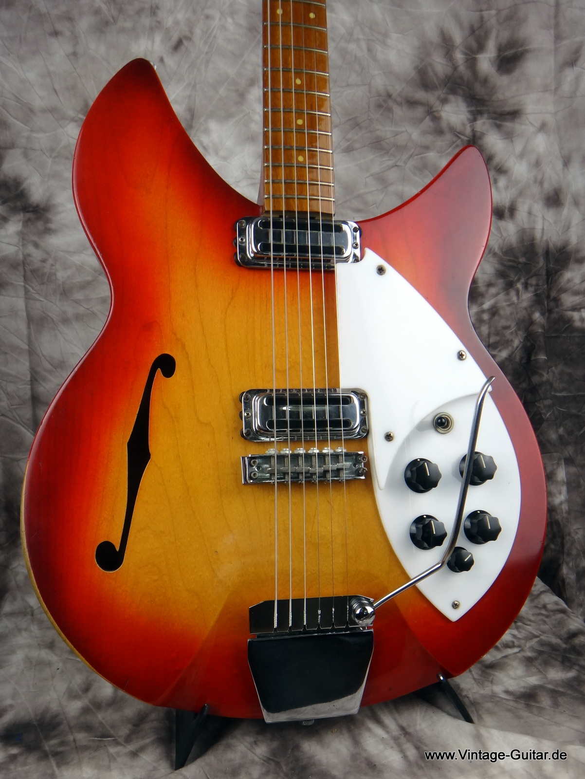 Rickenbacker-335-1965-Rose-Morris-1997-013.JPG