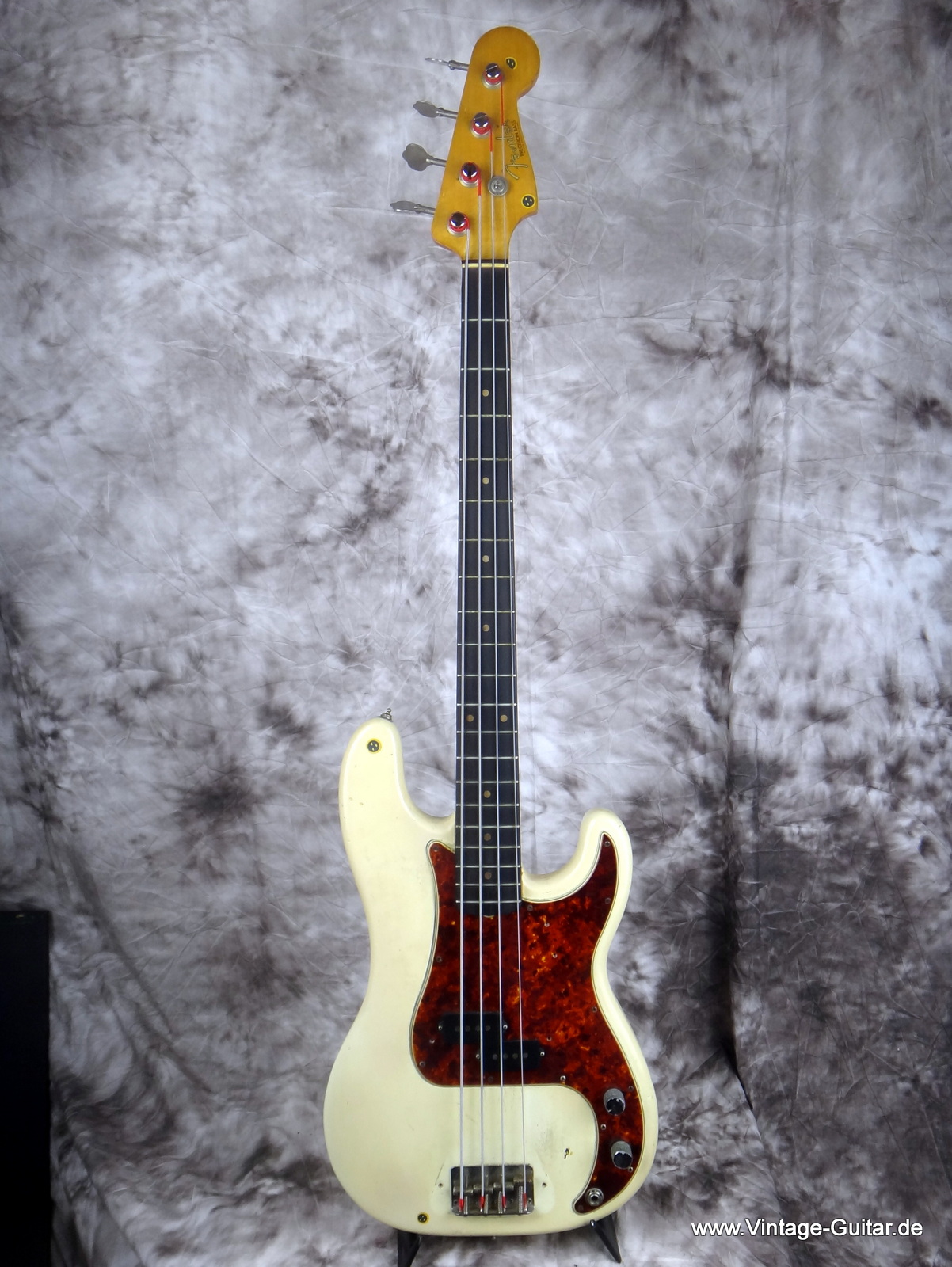 Fender-Precision_Bass_1963-Refinish-white-001.JPG