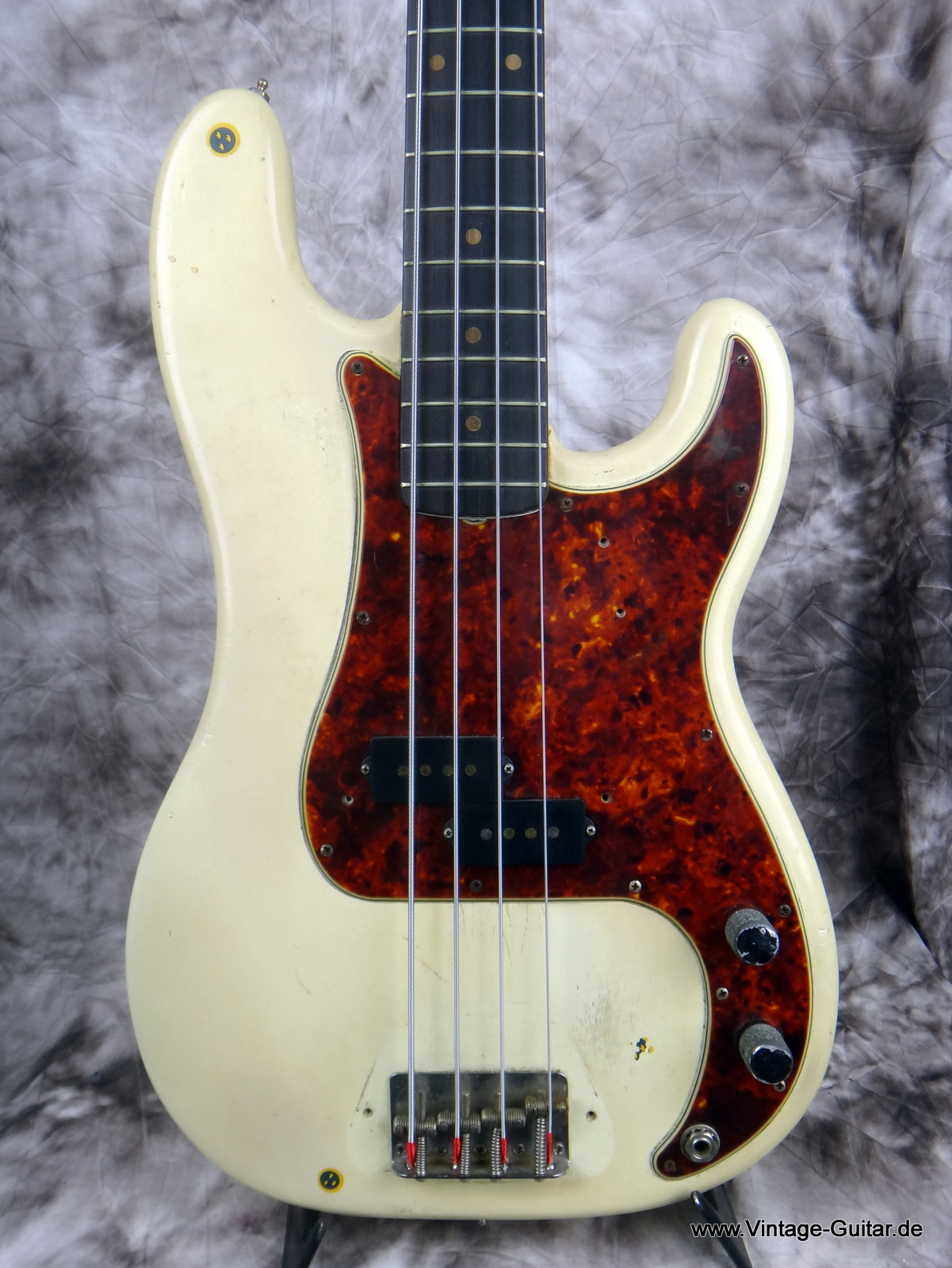 Fender-Precision_Bass_1963-Refinish-white-002.JPG