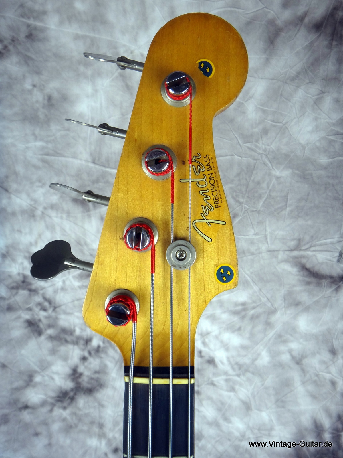 Fender-Precision_Bass_1963-Refinish-white-003.JPG