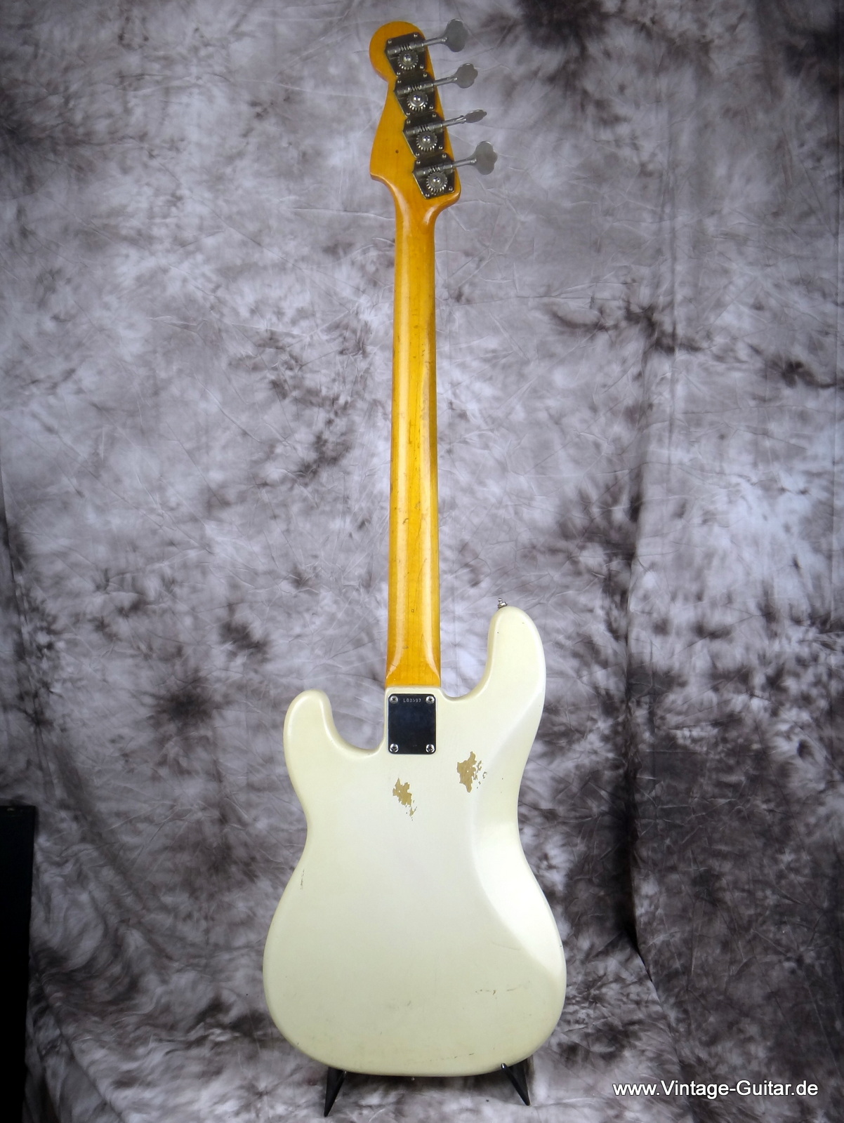 Fender-Precision_Bass_1963-Refinish-white-004.JPG