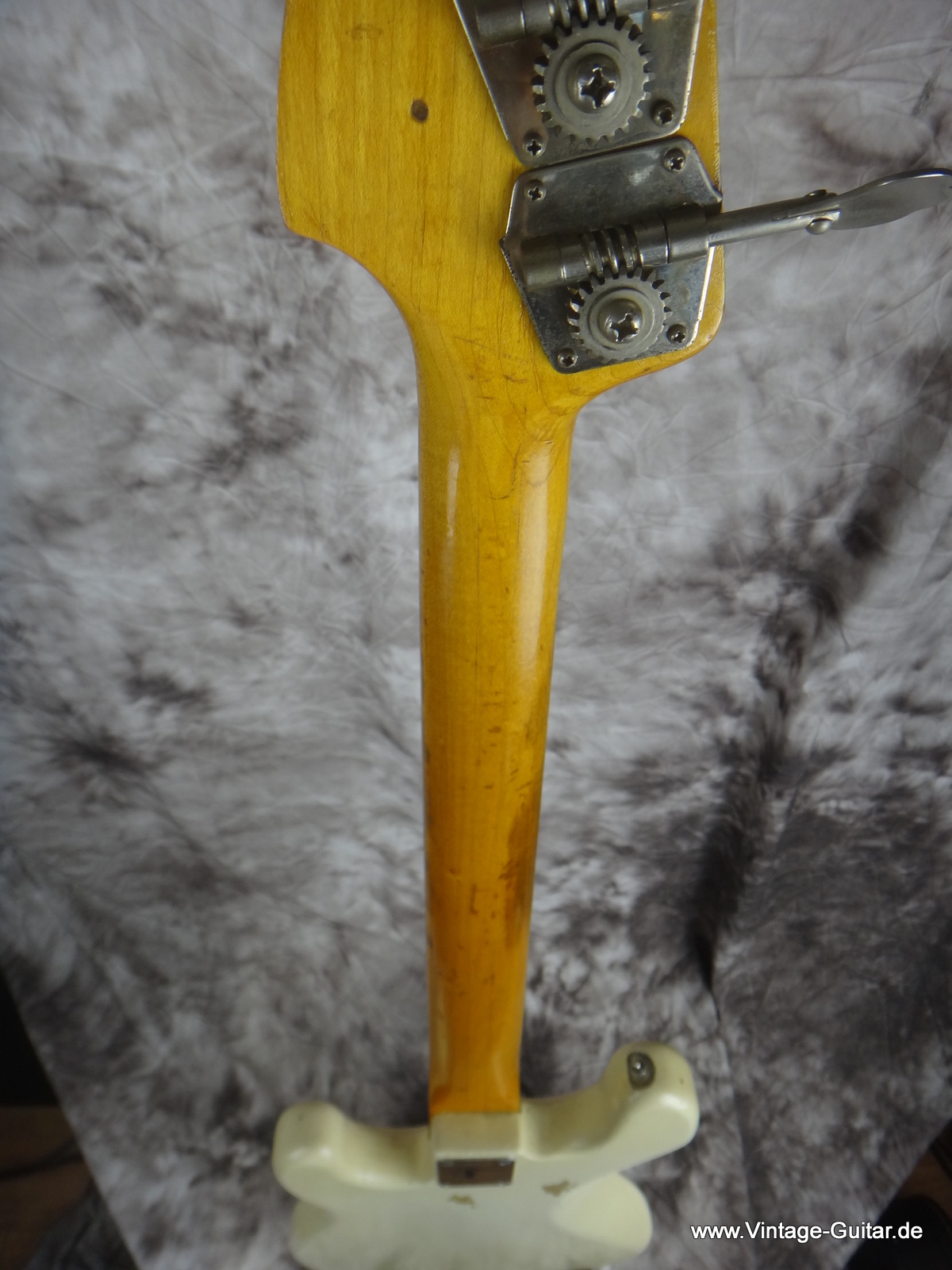 Fender-Precision_Bass_1963-Refinish-white-006.JPG