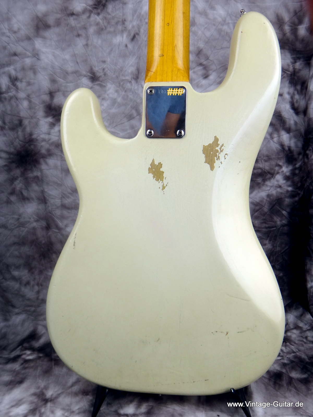 Fender-Precision_Bass_1963-Refinish-white-007.JPG