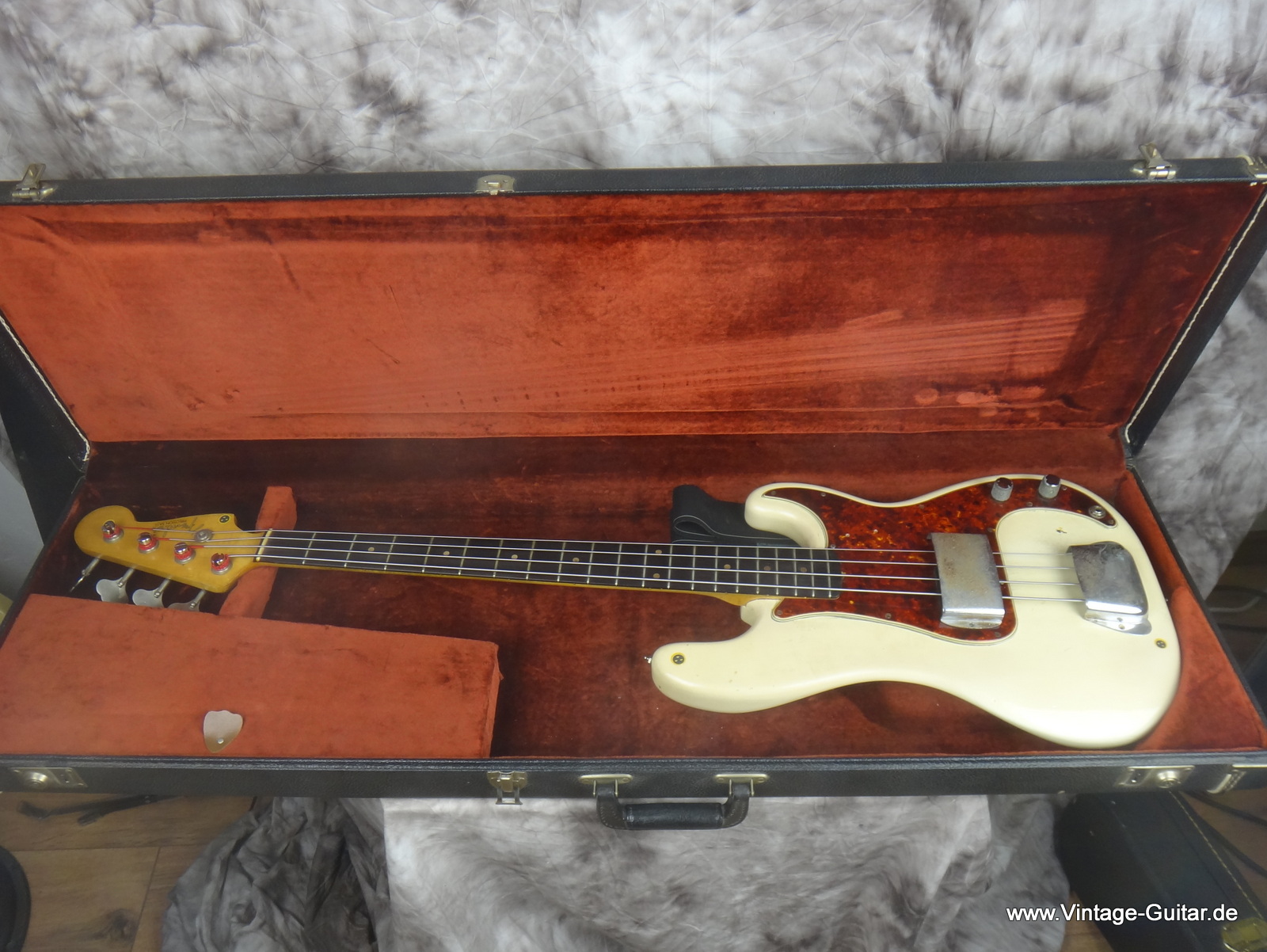 Fender-Precision_Bass_1963-Refinish-white-016.JPG