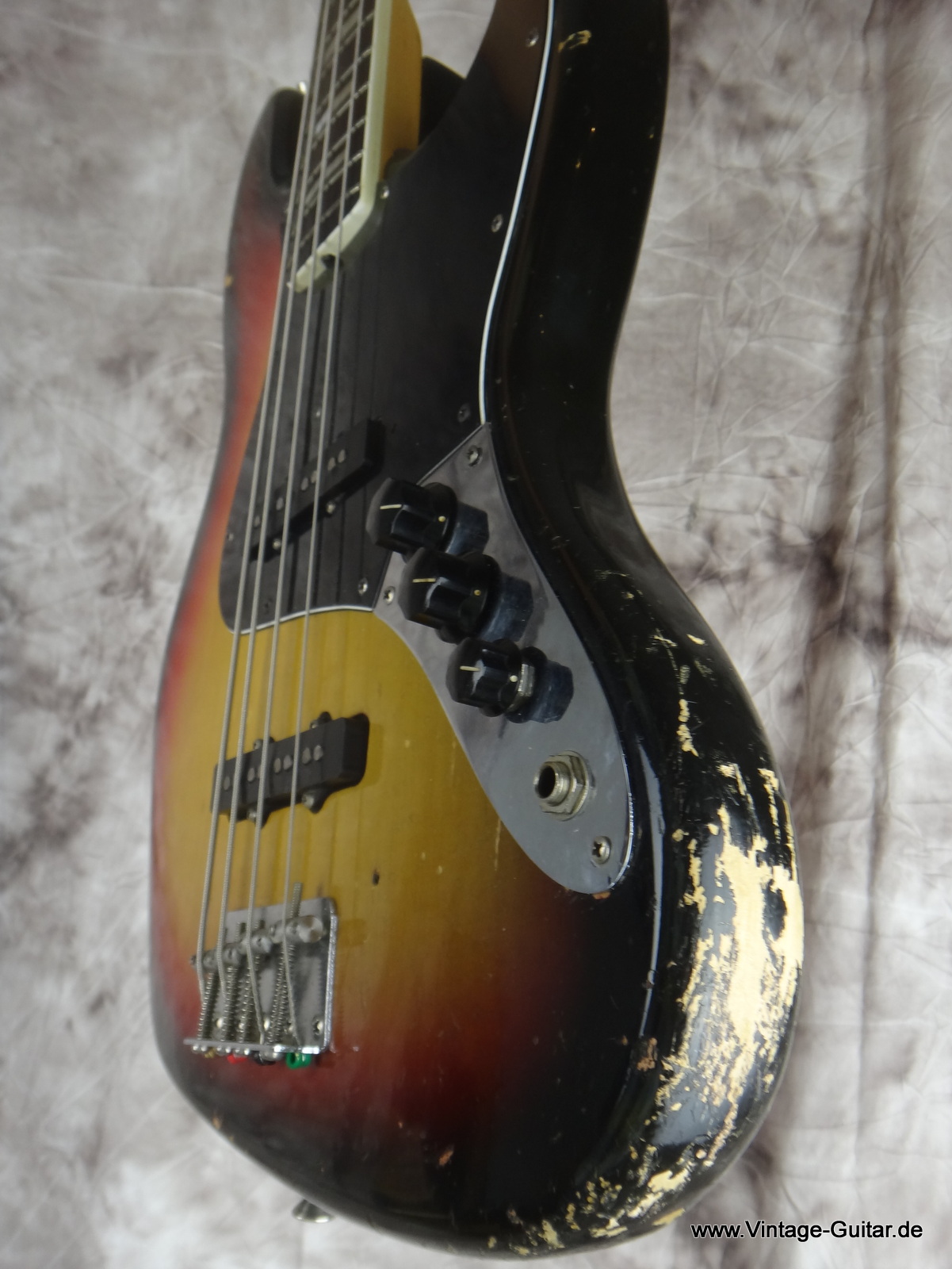 Fender_Jazz-Bass_1974_sunburst-alder-body-009.JPG
