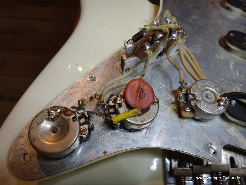 img/vintage/1790/Fender_Straocaster_1964_Olympic_White_Refinsih-014.JPG