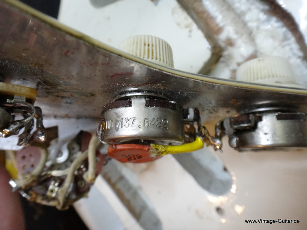 img/vintage/1790/Fender_Straocaster_1964_Olympic_White_Refinsih-016.JPG