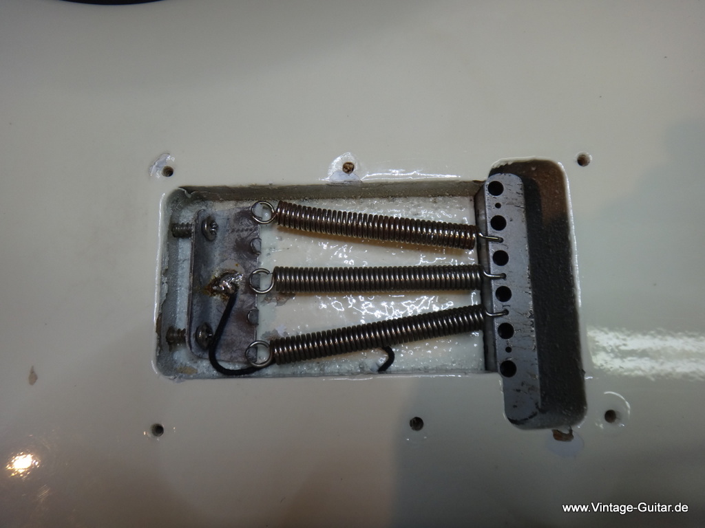 img/vintage/1790/Fender_Straocaster_1964_Olympic_White_Refinsih-021.JPG