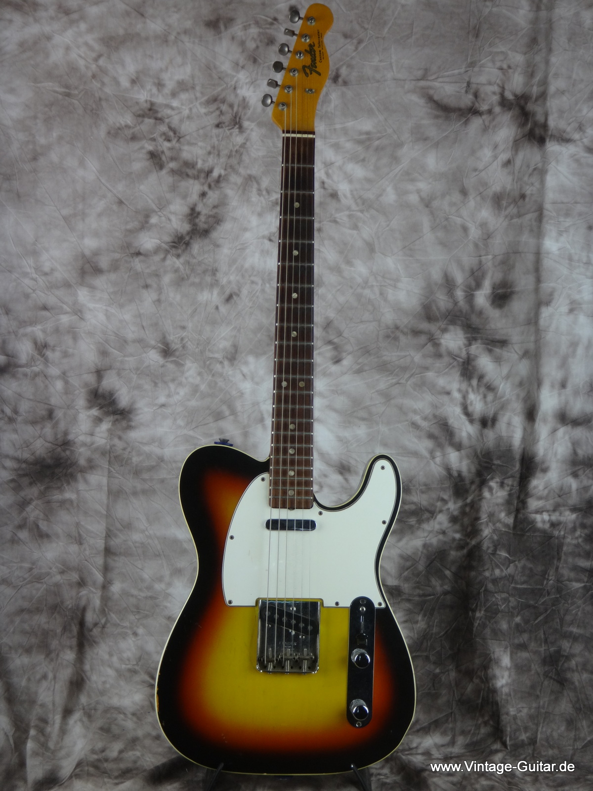 Fender_Telecaster_Custom-1966-sunburst-001.JPG